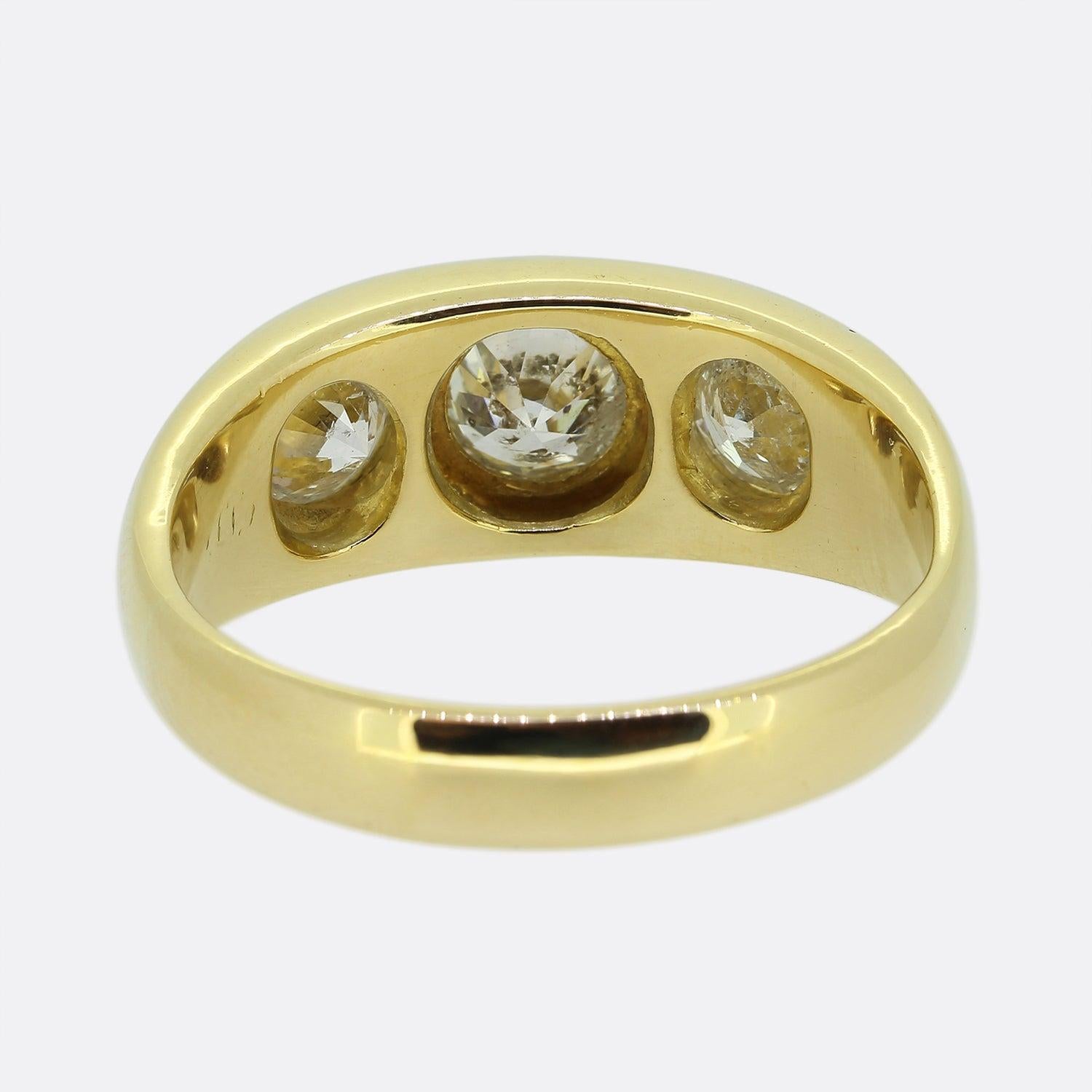 Vintage Old Cut Diamond Three Stone Gypsy Ring In Good Condition For Sale In London, GB