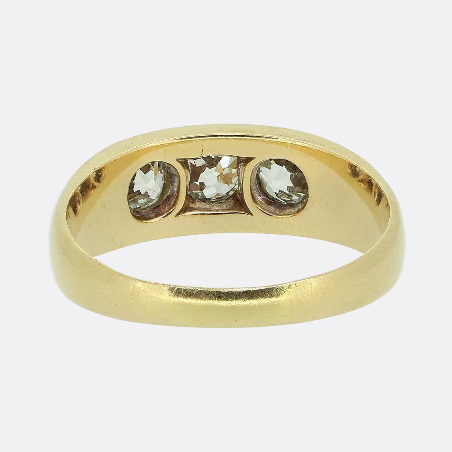 Vintage Old Cut Diamond Three-Stone Ring In Good Condition In London, GB