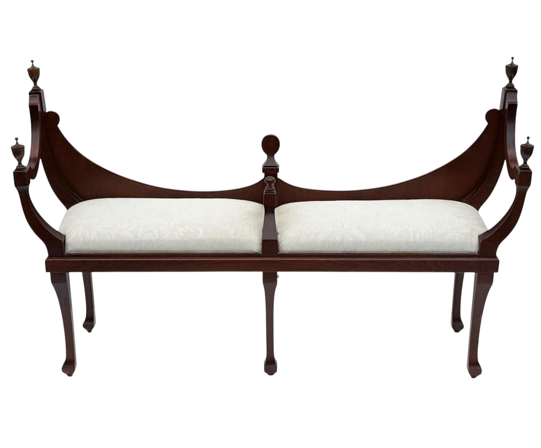 American Vintage Old English Hepplewhite Style Courting Bench in Mahogany For Sale