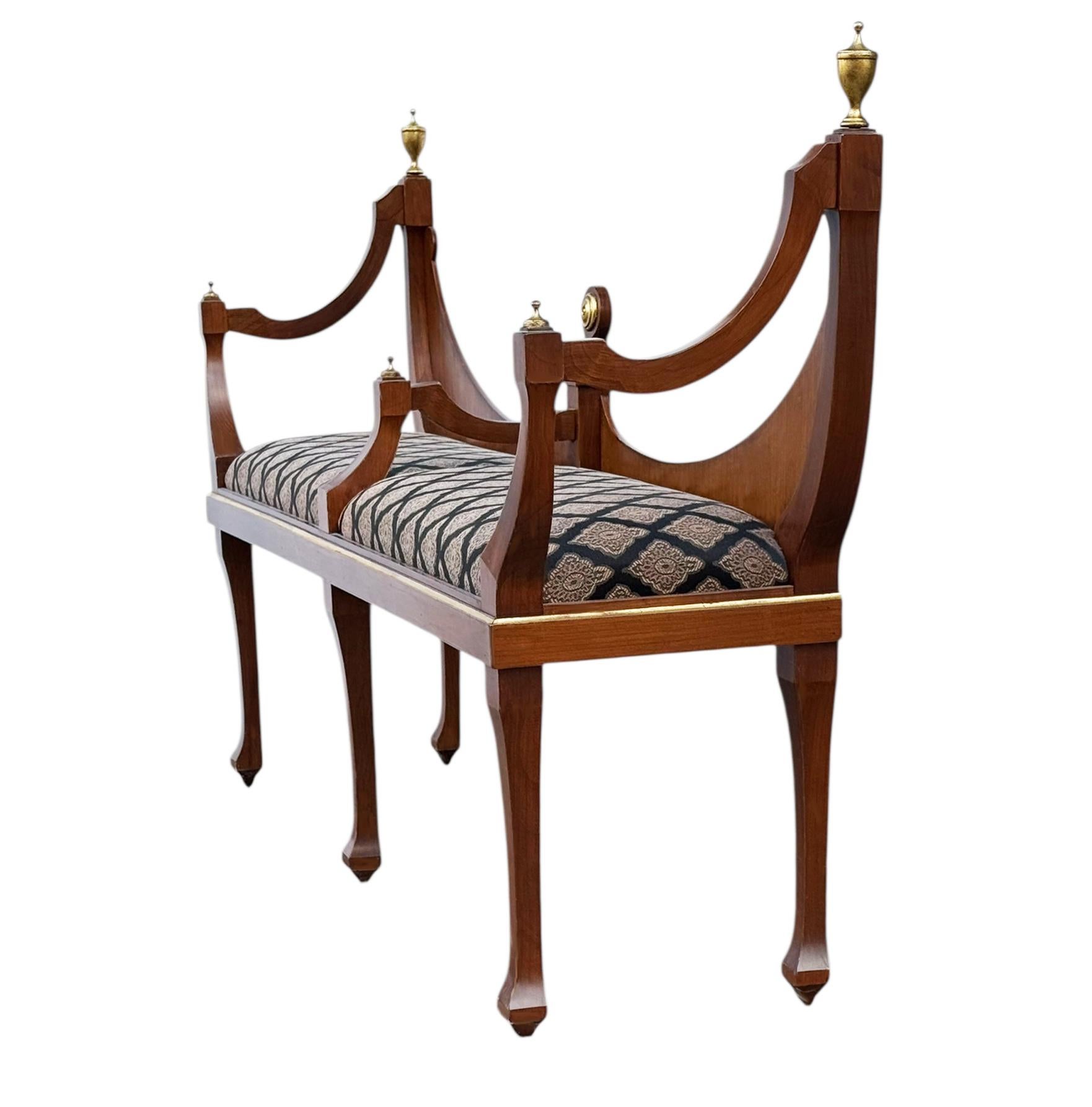 Vintage Old English Hepplewhite Style Courting Bench in Mahagoni (amerikanisch) im Angebot