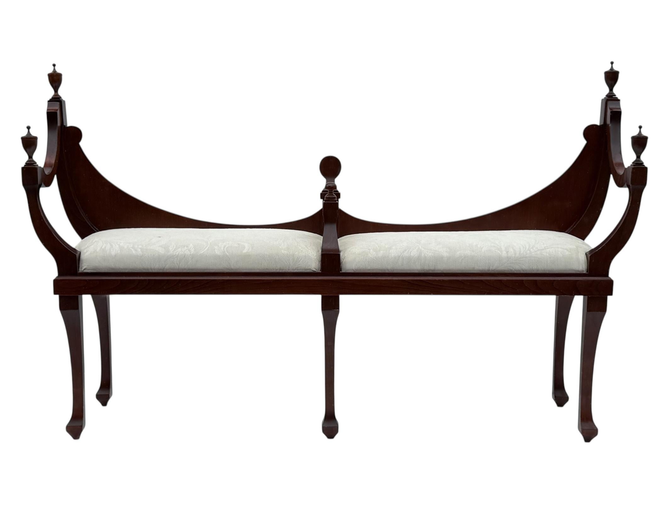 Vintage Old English Hepplewhite Style Courting Bench in Mahogany For Sale 1