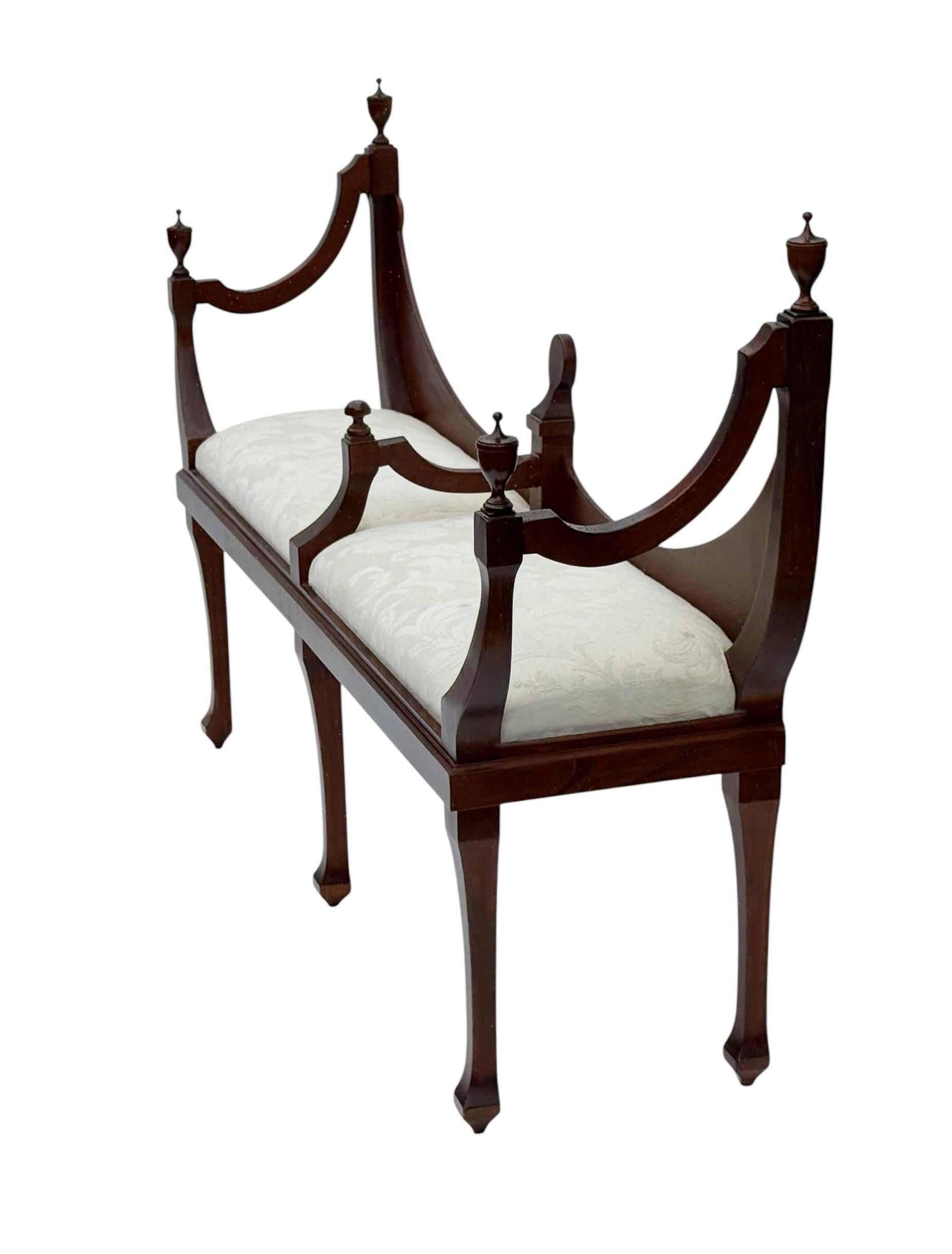 Vintage Old English Hepplewhite Style Courting Bench in Mahogany For Sale 3