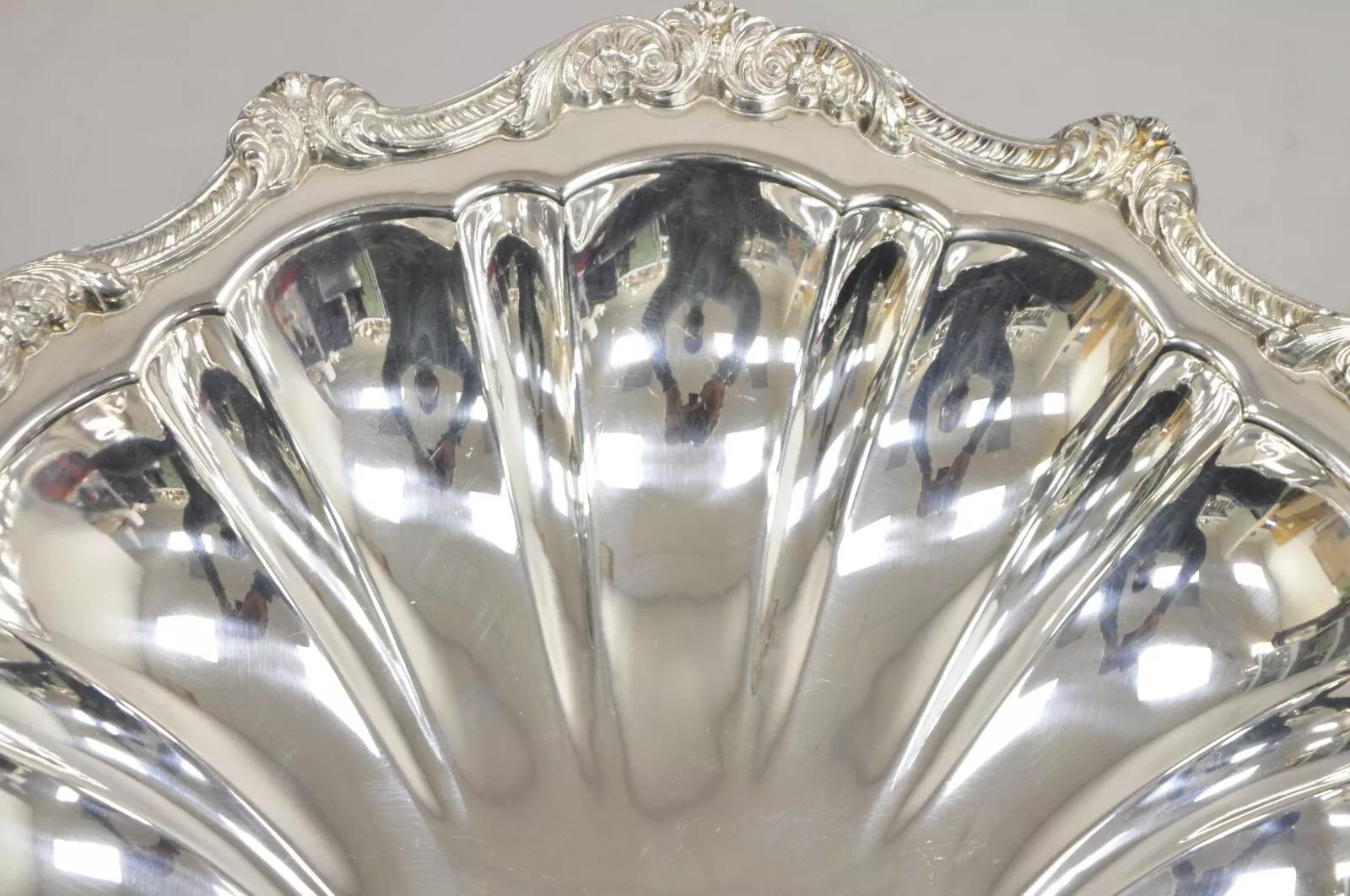 Vintage Old English Silver Plate by Poole 5033 Clam Shell Serving Dish Bowl In Good Condition In Philadelphia, PA