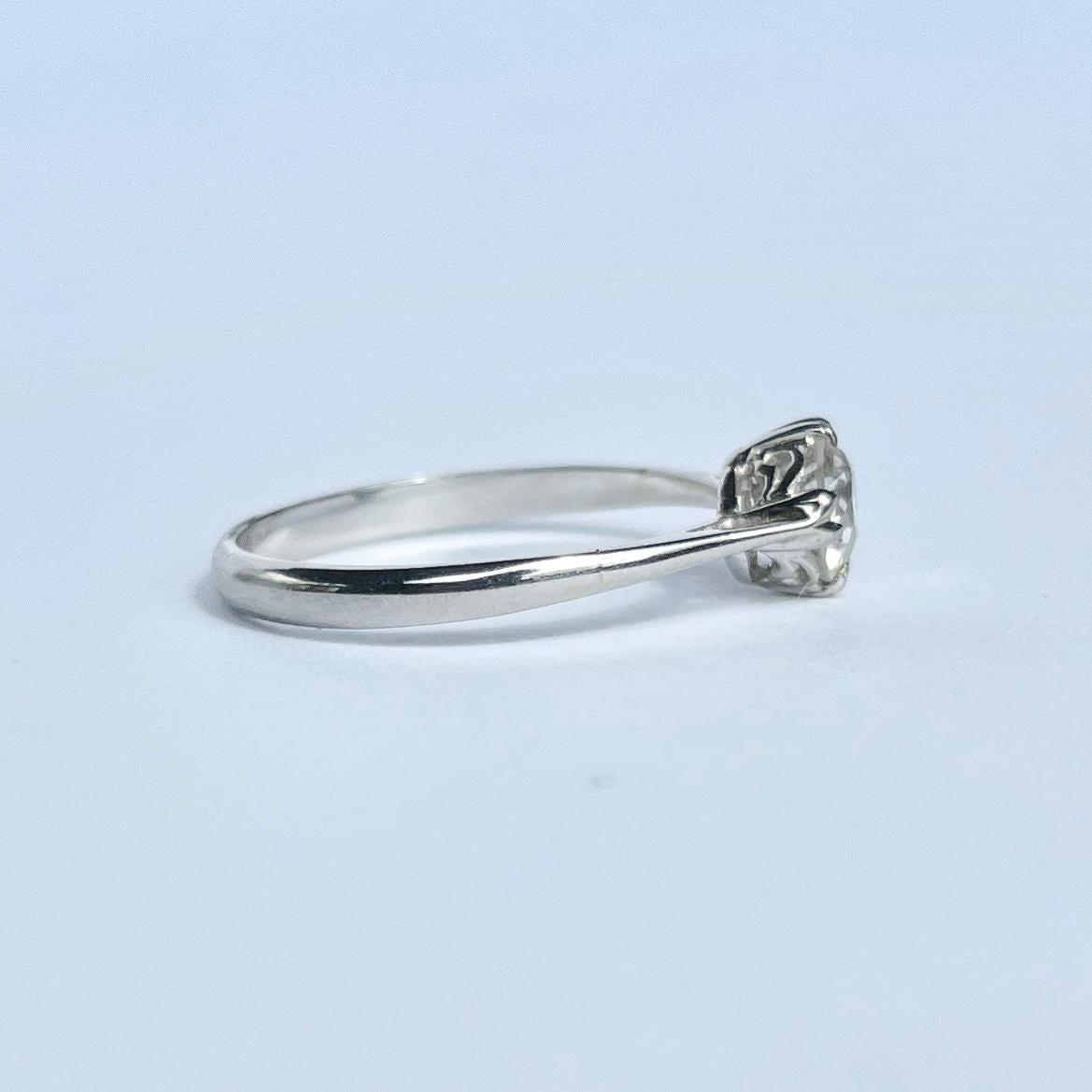 Moderno Anello solitario in platino e diamante antico taglio europeo vintage in vendita