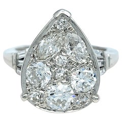 Anillo en racimo de diamantes antiguos de corte europeo en forma de pera de oro blanco de 14 quilates
