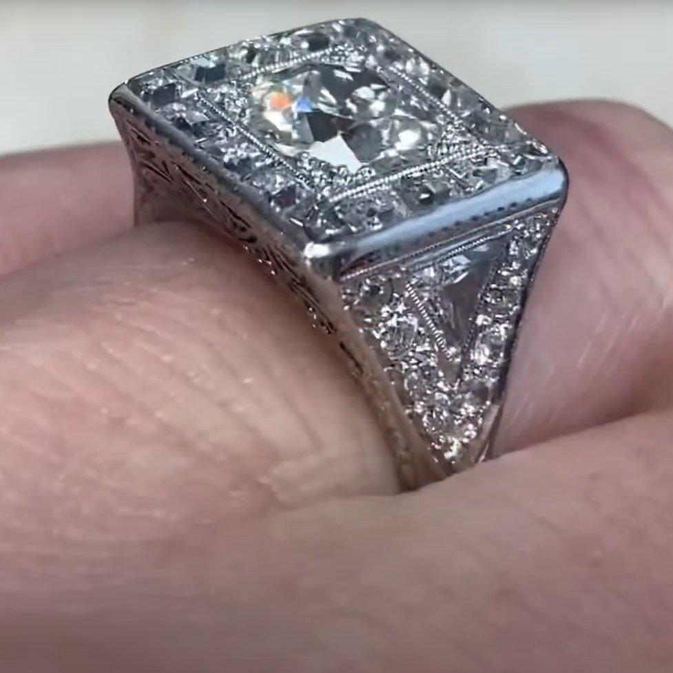 Taille vieille Europe Bague de fiançailles vintage en platine avec diamant européen ancien (environ 1,70 carat) en vente
