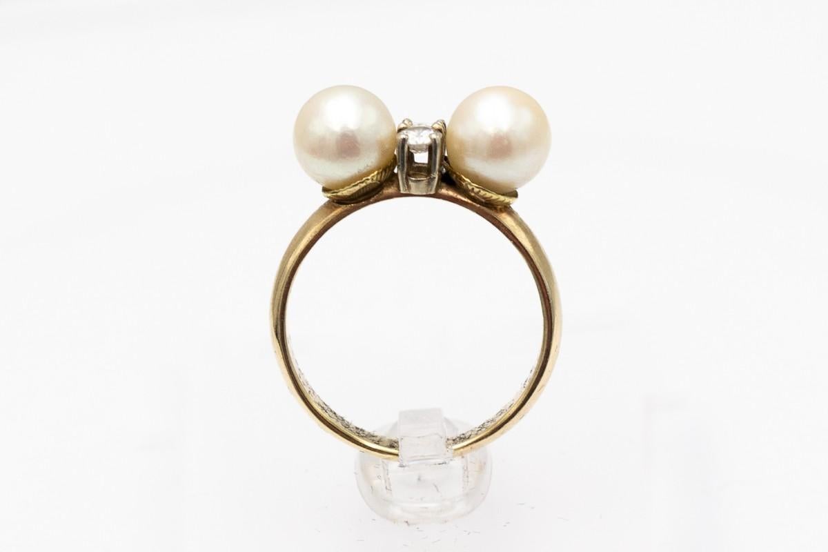 Retro Vintage old golden diamond ring with two Akoya pearls