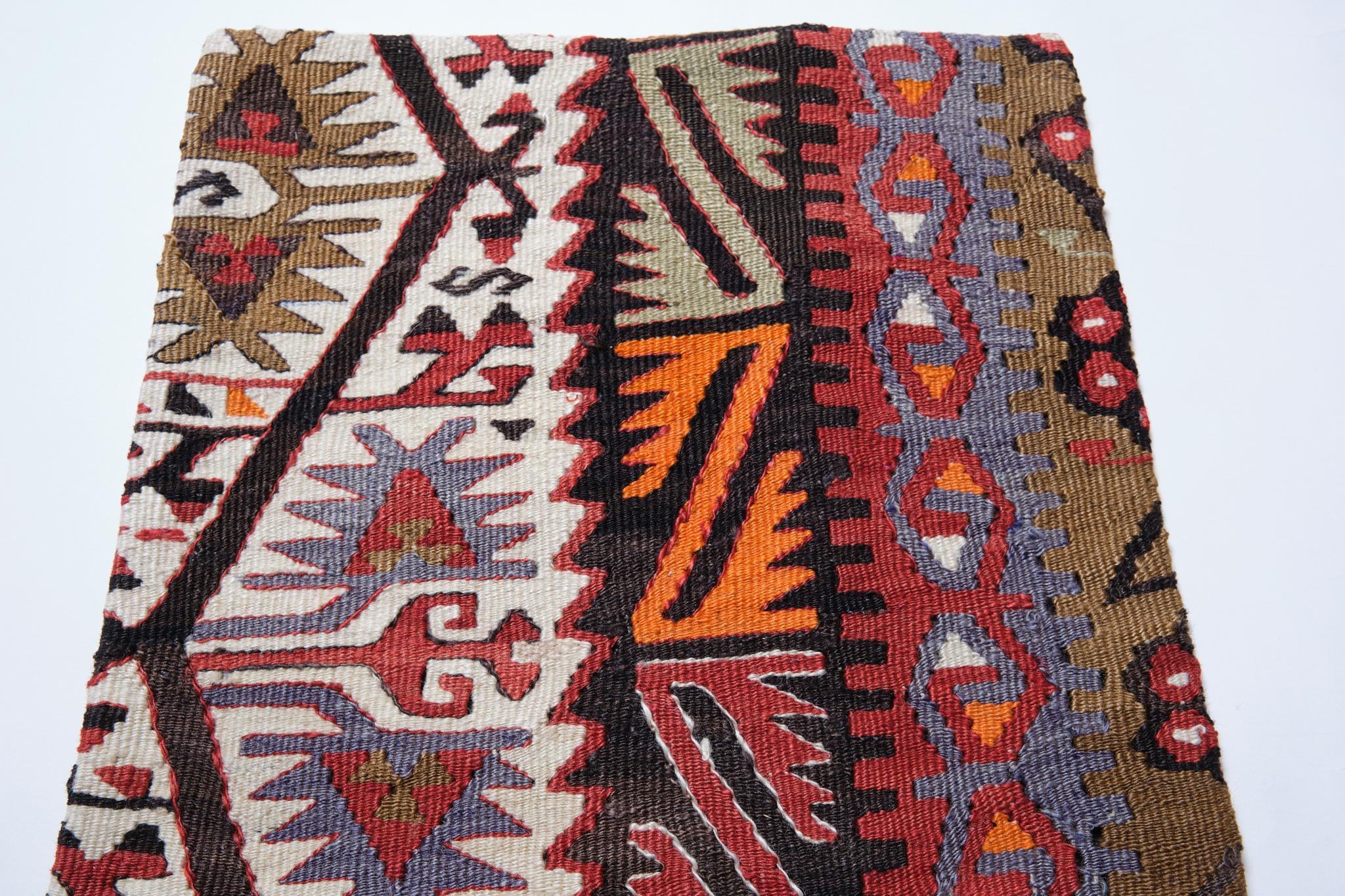 Tissé à la main Coussin Kilim vintage et ancien, coussin moderne turc d'Anatolie Yastik 4304 en vente