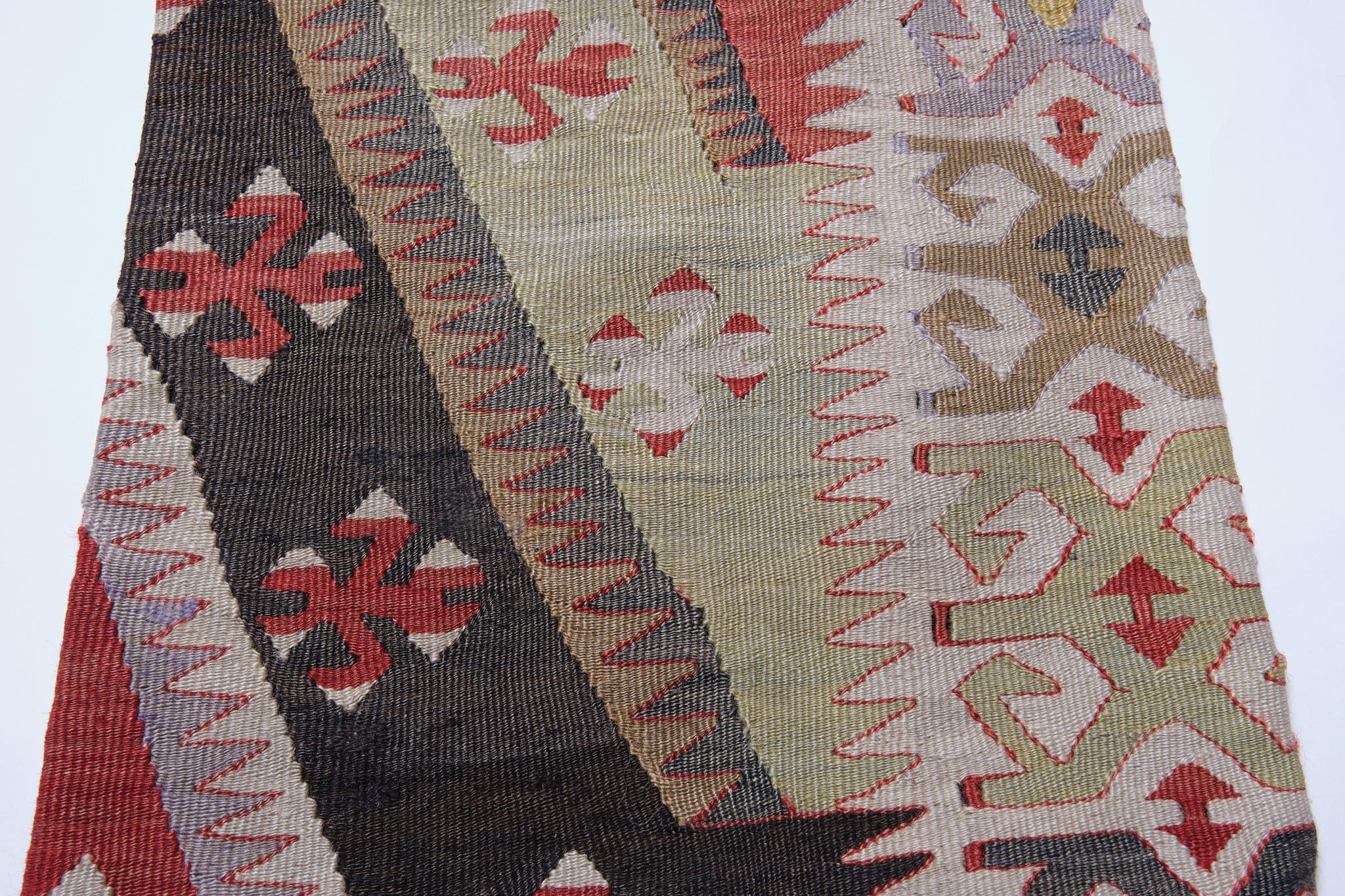 Vintage & Old Kilim Cushion Cover, Anatolian Yastik Turkish Modern Pillow 4309 In Good Condition For Sale In Tokyo, JP