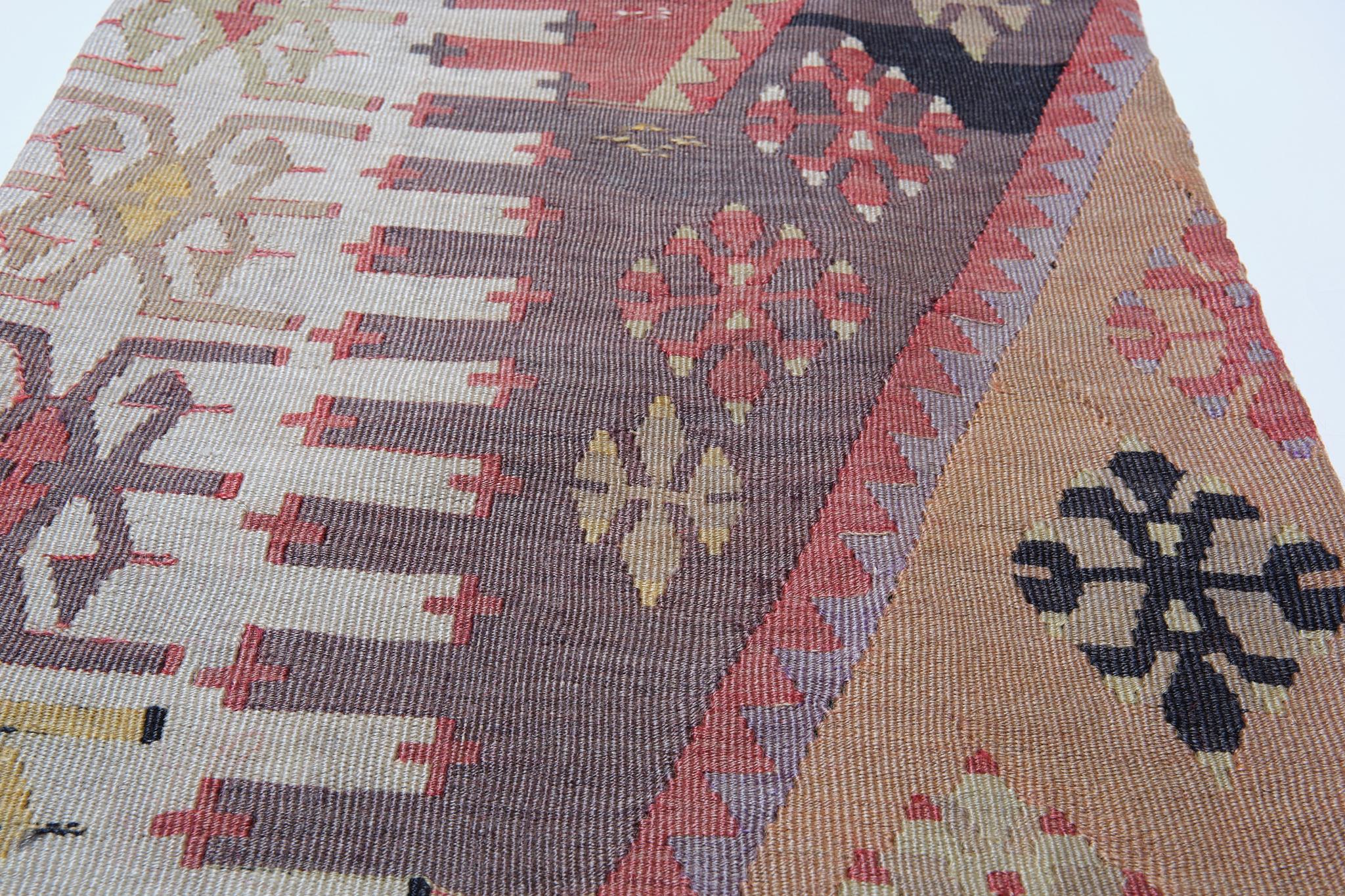 Noué à la main Coussin Kilim vintage et ancien, coussin moderne turc d'Anatolie Yastik 4387 en vente