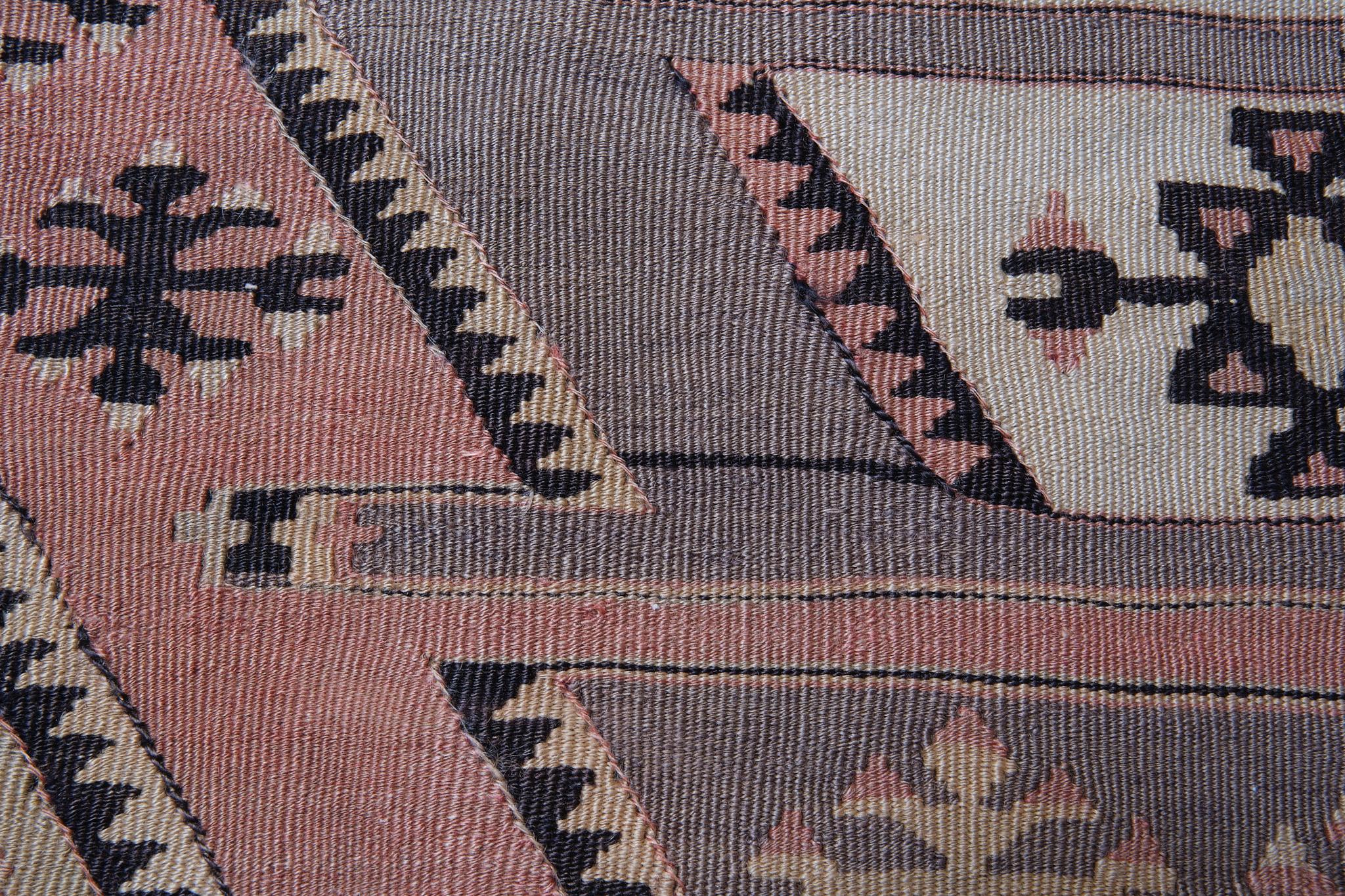 Vintage & Old Kilim Cushion Cover, Anatolian Yastik Turkish Modern Pillow 4394 In Good Condition For Sale In Tokyo, JP