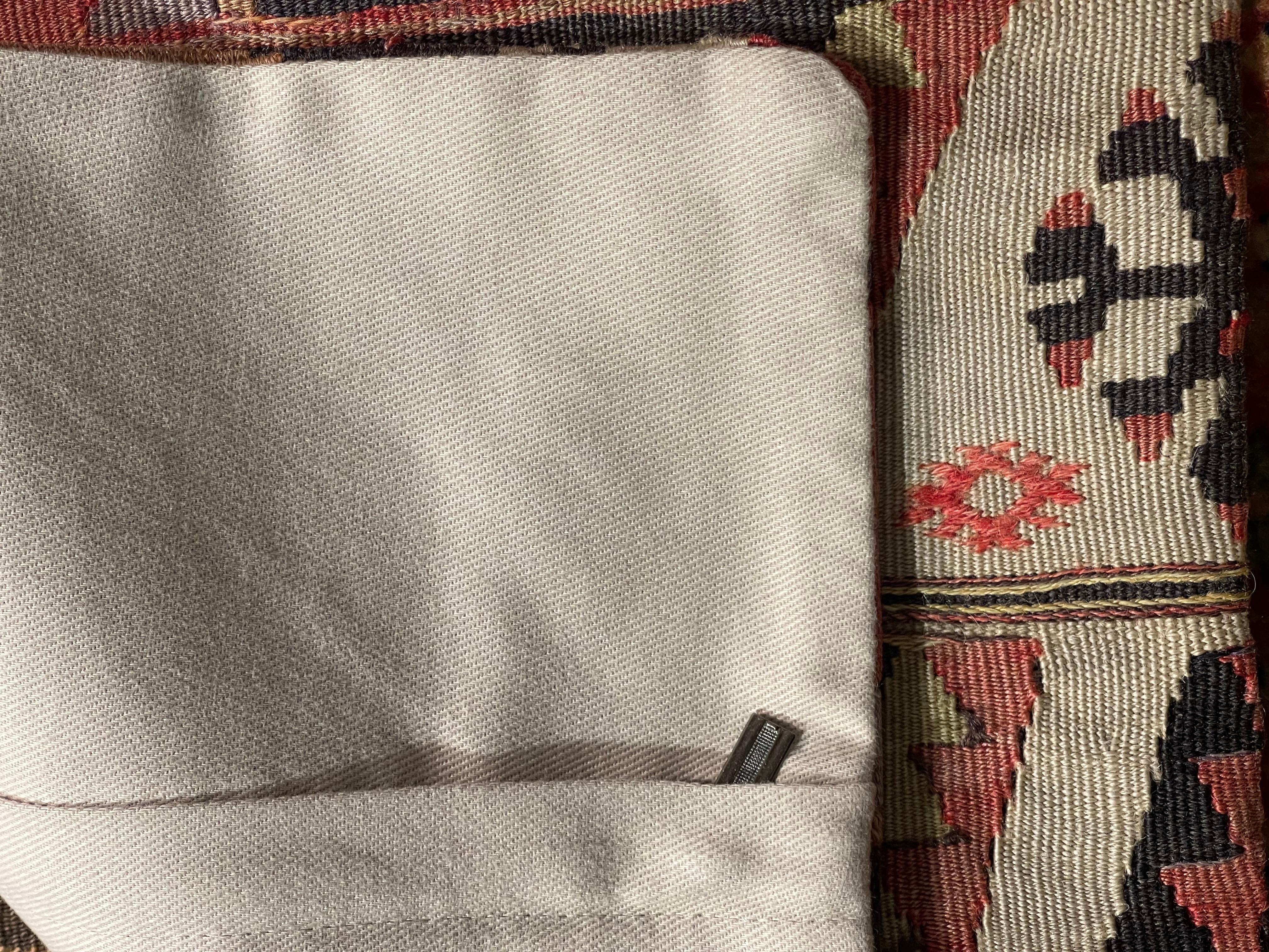 Tissé à la main Coussin Kilim vintage et ancien, coussin moderne turc d'Anatolie Yastik 4407 en vente