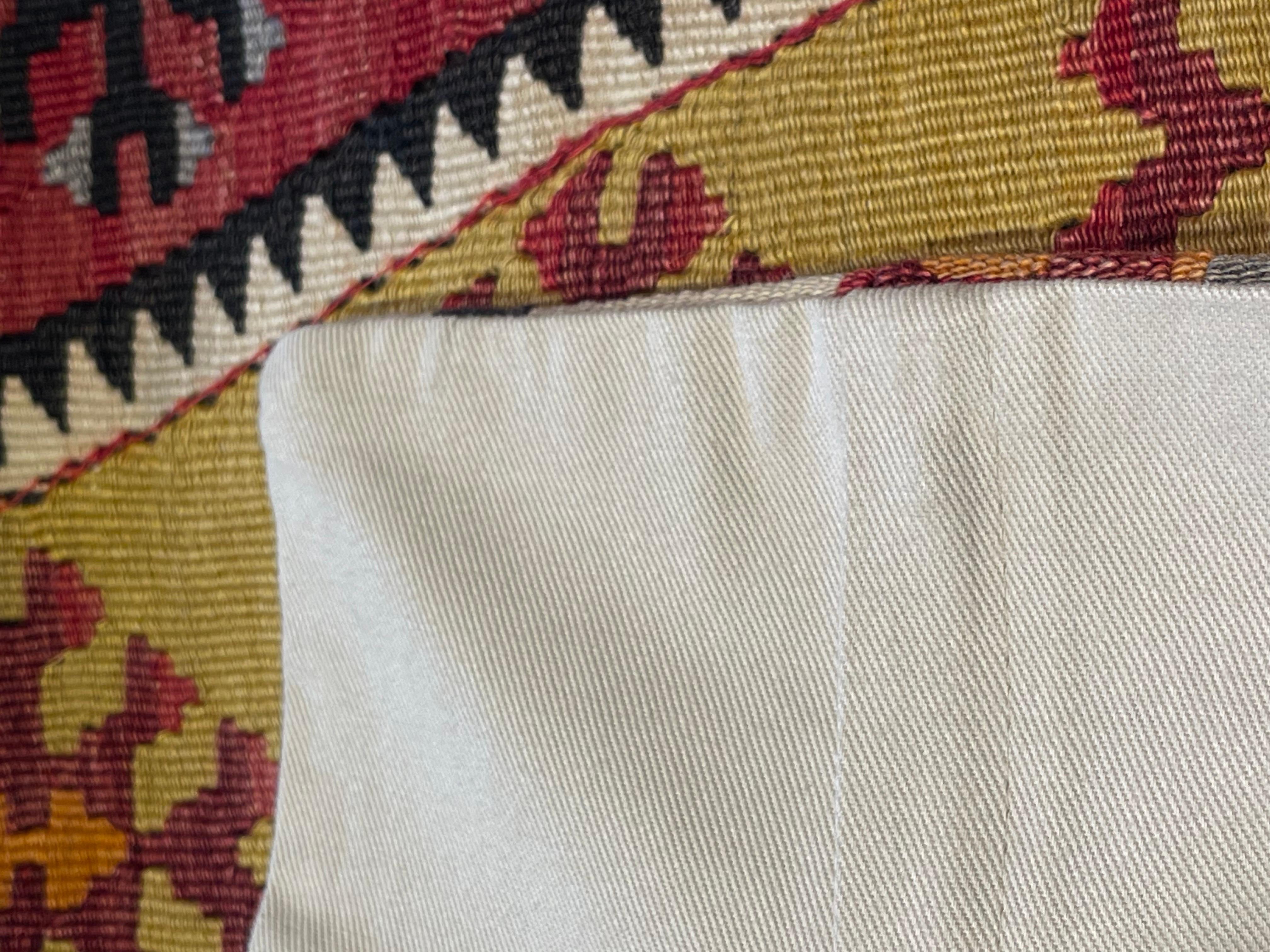 Tissé à la main Coussin Kilim vintage et ancien, coussin moderne turc d'Anatolie Yastik 4411 en vente