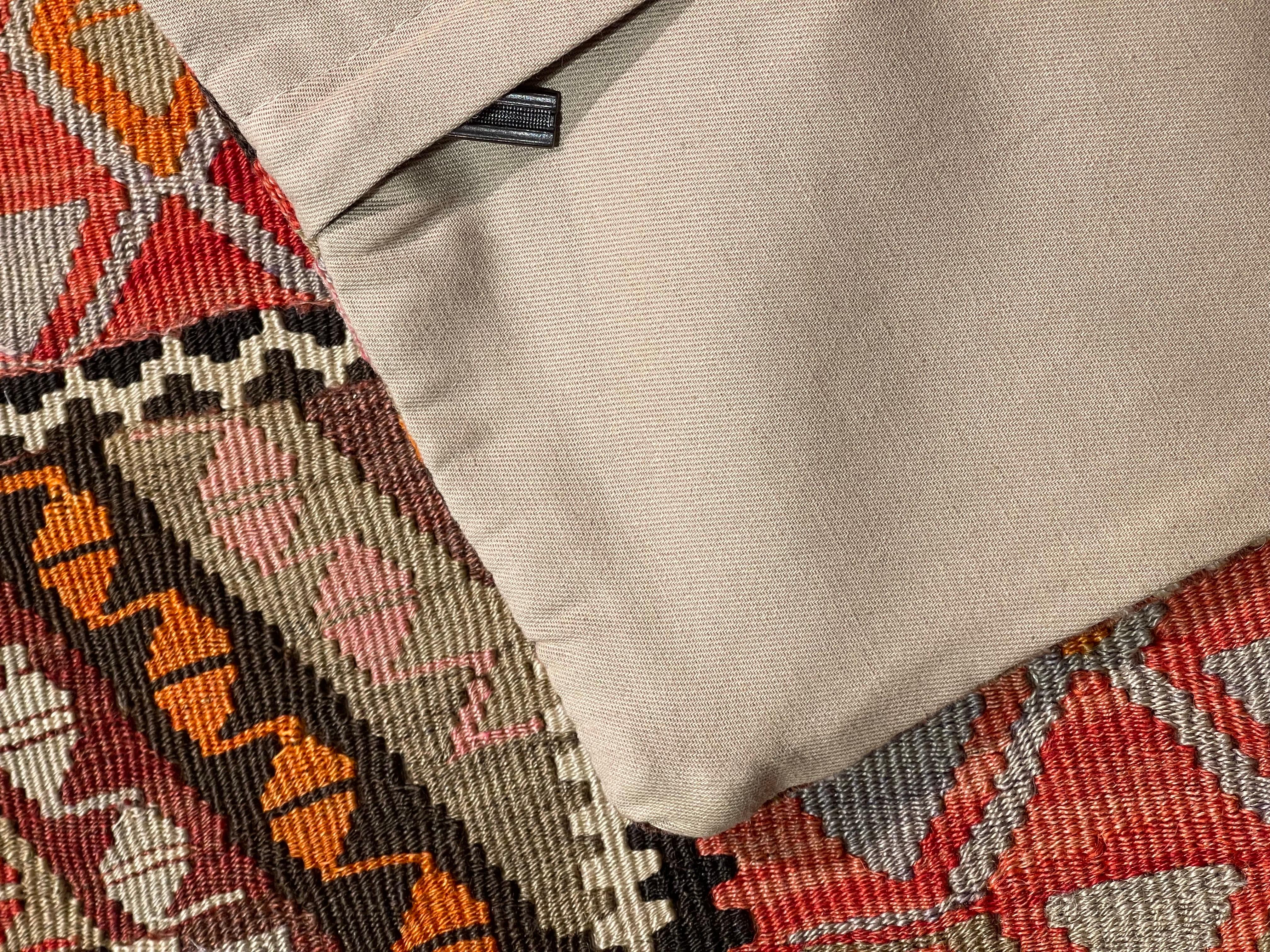 Tissé à la main Coussin Kilim vintage et ancien, coussin moderne turc d'Anatolie Yastik 4492 en vente