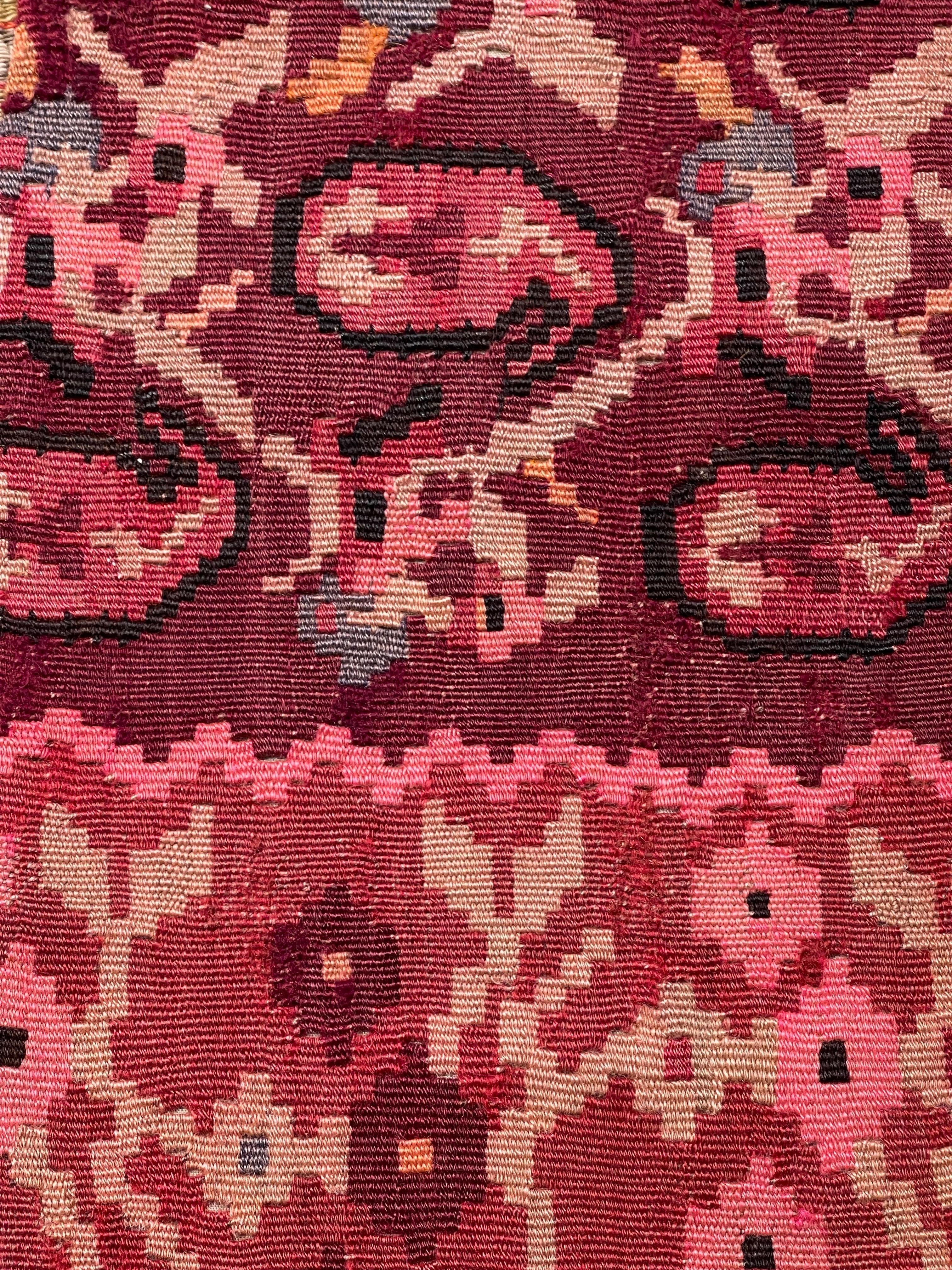 We made a cushion cover using the undamaged parts of the precious and high-quality old & antique kilims that cannot be repaired. Like a painting, a part of the scenery is cut out from a kilim, and even several covers cut out from the same kilim show