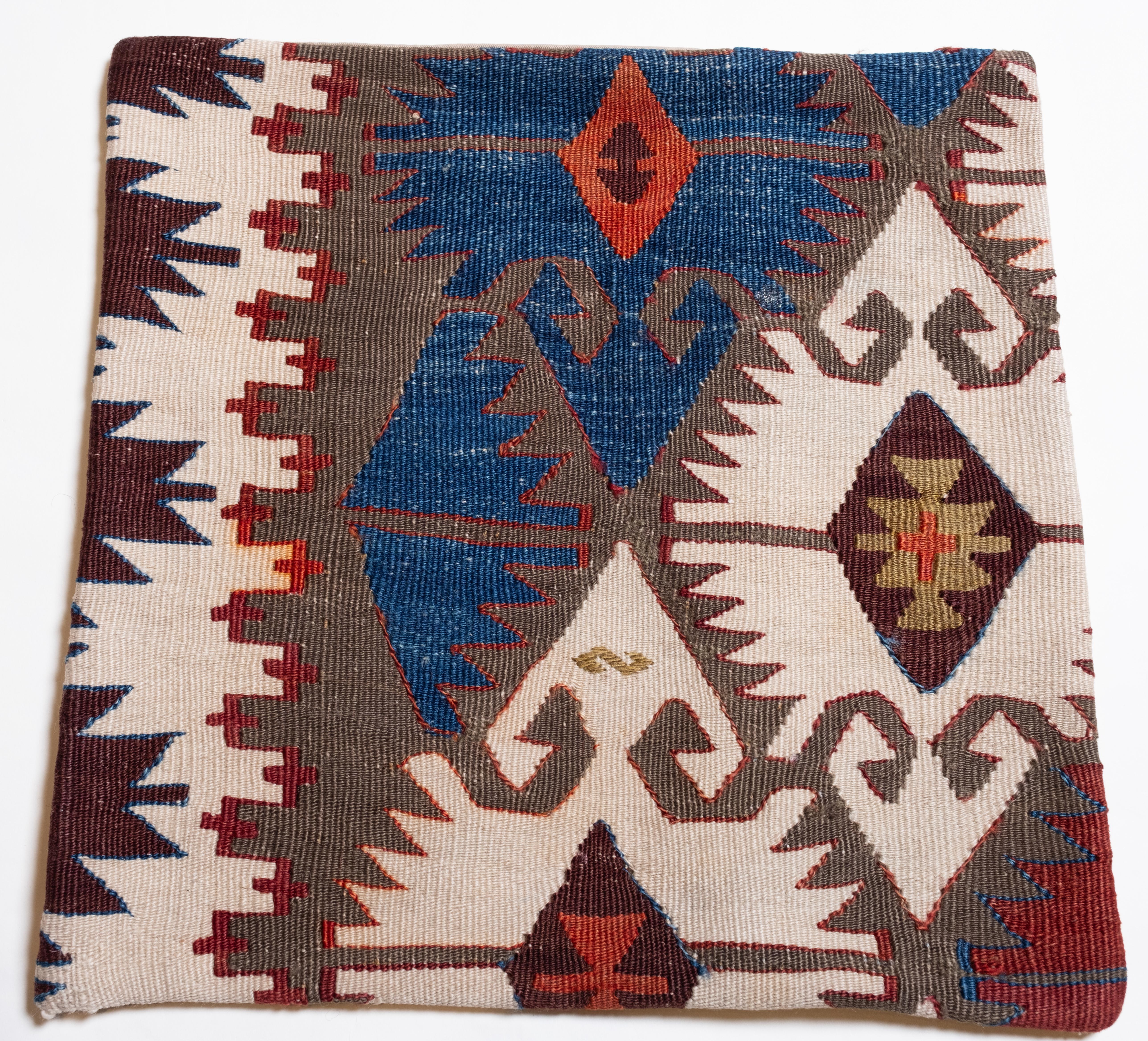 We made a cushion cover using the undamaged parts of the precious and high-quality old & antique kilims that cannot be repaired. Like a painting, a part of the scenery is cut out from a kilim, and even several covers cut out from the same kilim show