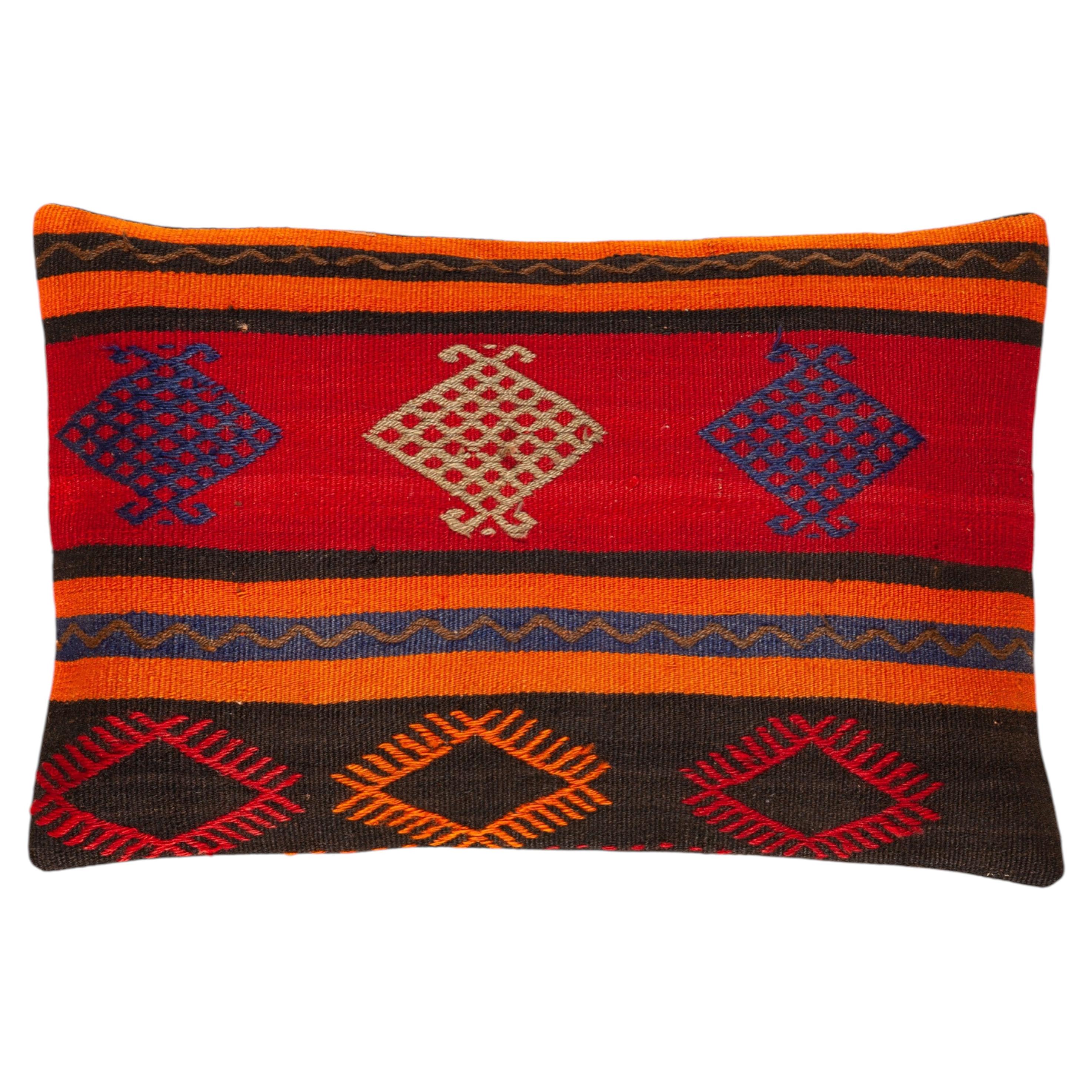 Cojín Kilim Vintage y Antiguo Cojín Rectangular Yastik Turco Moderno 4145 en venta