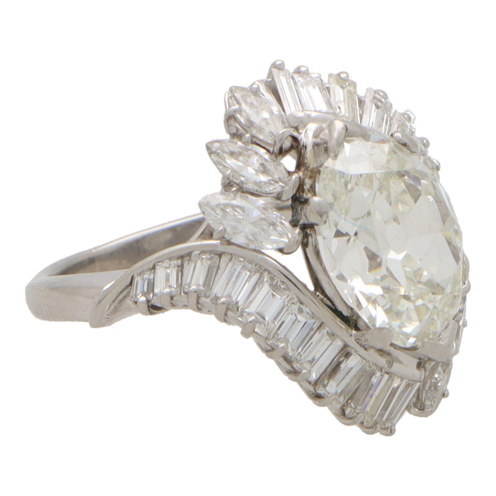 Vintage Old Marquise Cut Diamond Cluster Ring in Platinum In Excellent Condition For Sale In London, GB