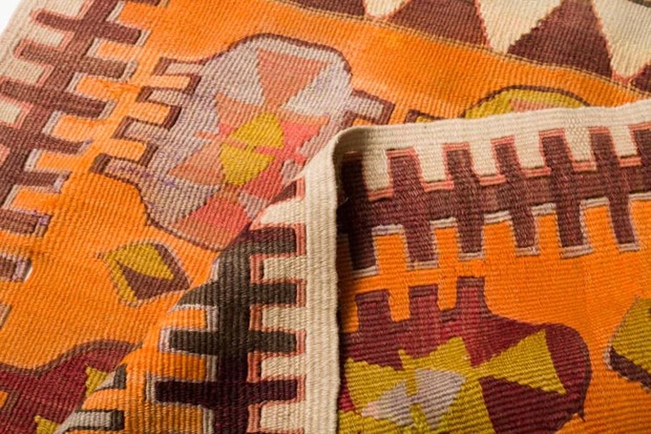 XX secolo Vintage Old Mihrab Kilim Rug Konya Tappeto Turco Naturale dell'Anatolia Centrale in vendita