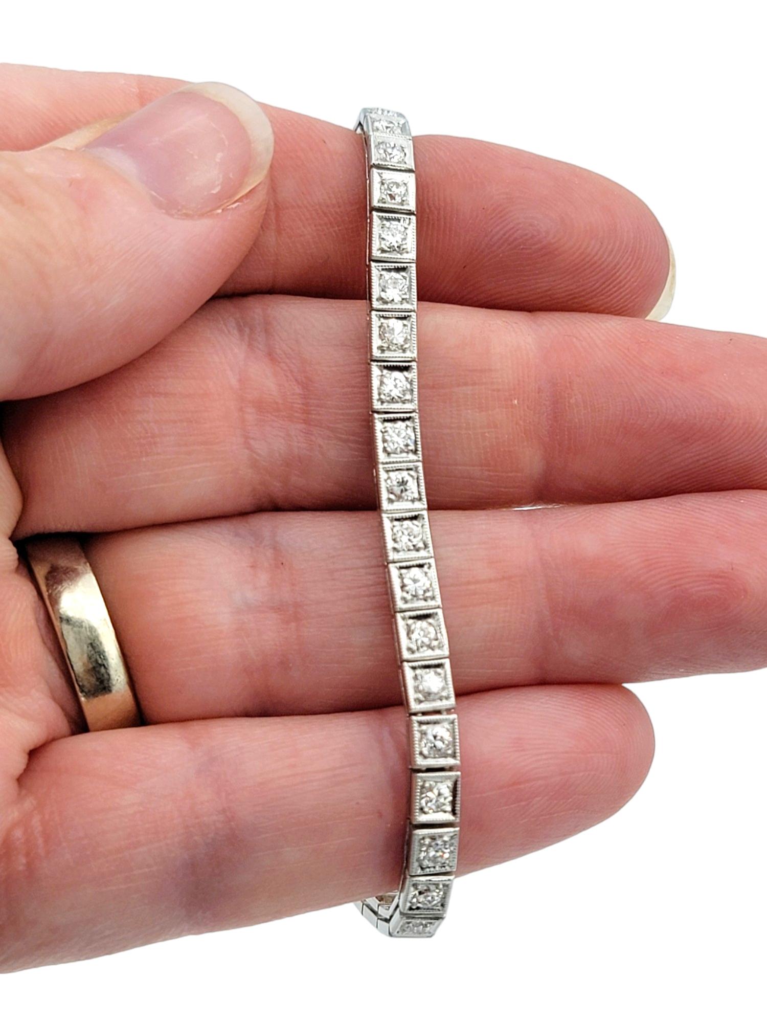 Bracciale Tennis Vintage con Diamanti Mine e Diamanti Taglio Rotondo con Grana in Platino in vendita 3