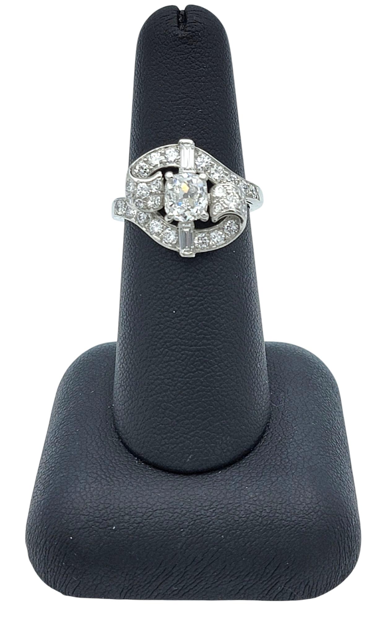 Bague cocktail bypass vintage ancienne mine, baguette et diamant rond en platine en vente 4