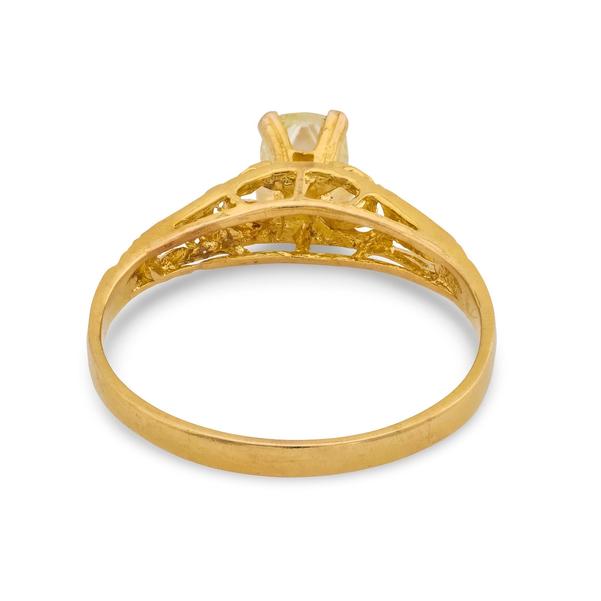 Vintage old mine cut Diamant 18k Gelbgold Solitär Verlobungsring im Angebot 1
