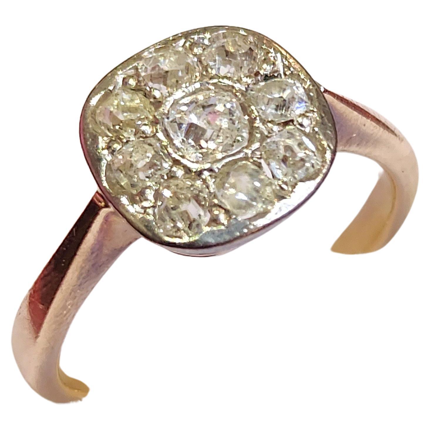 Anillo de oro con racimo de diamantes talla antigua vintage en Bueno Estado en Cairo, EG