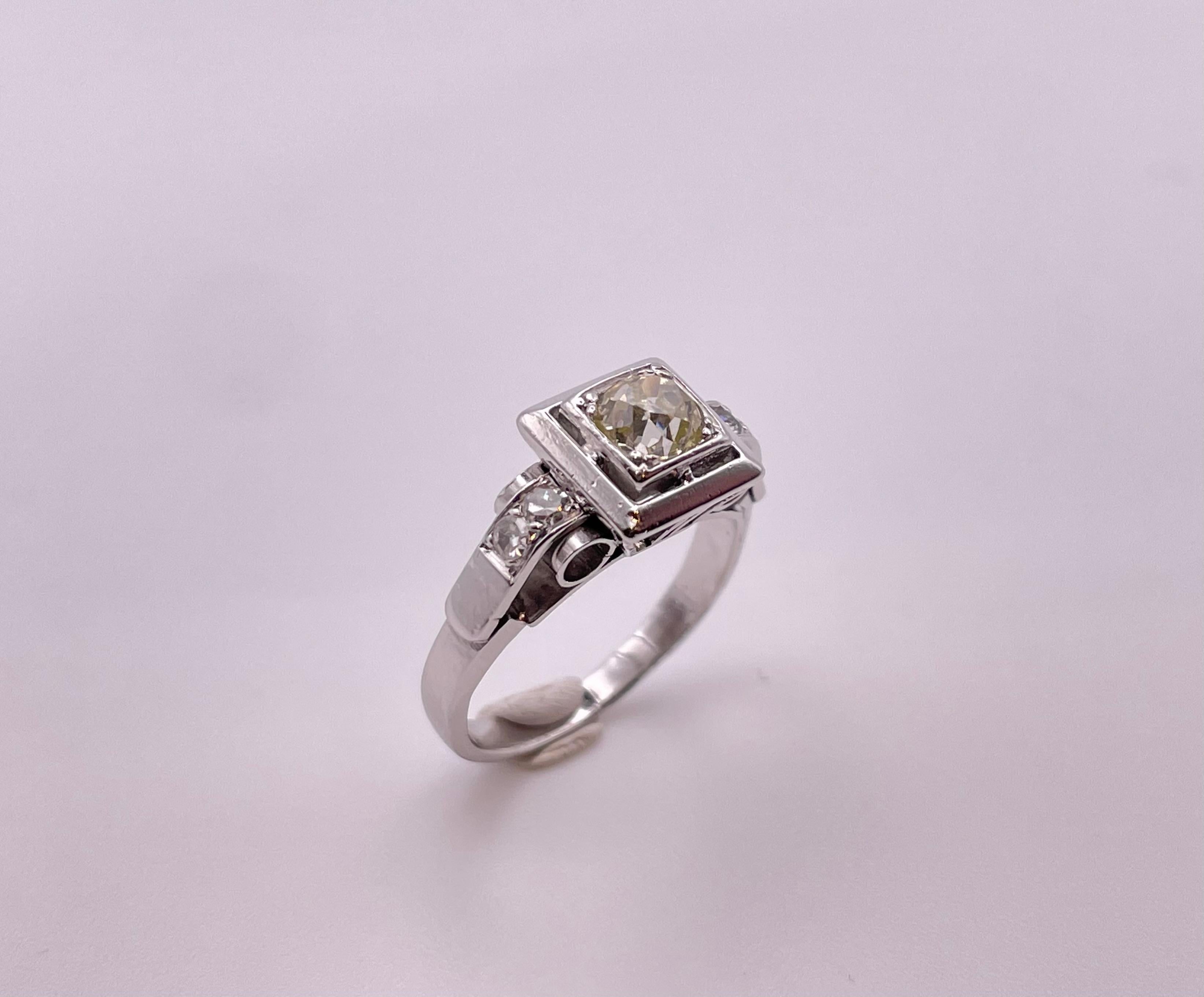 Vintage Old Mine Cut Diamond Ring In Good Condition For Sale In Firenze, FI