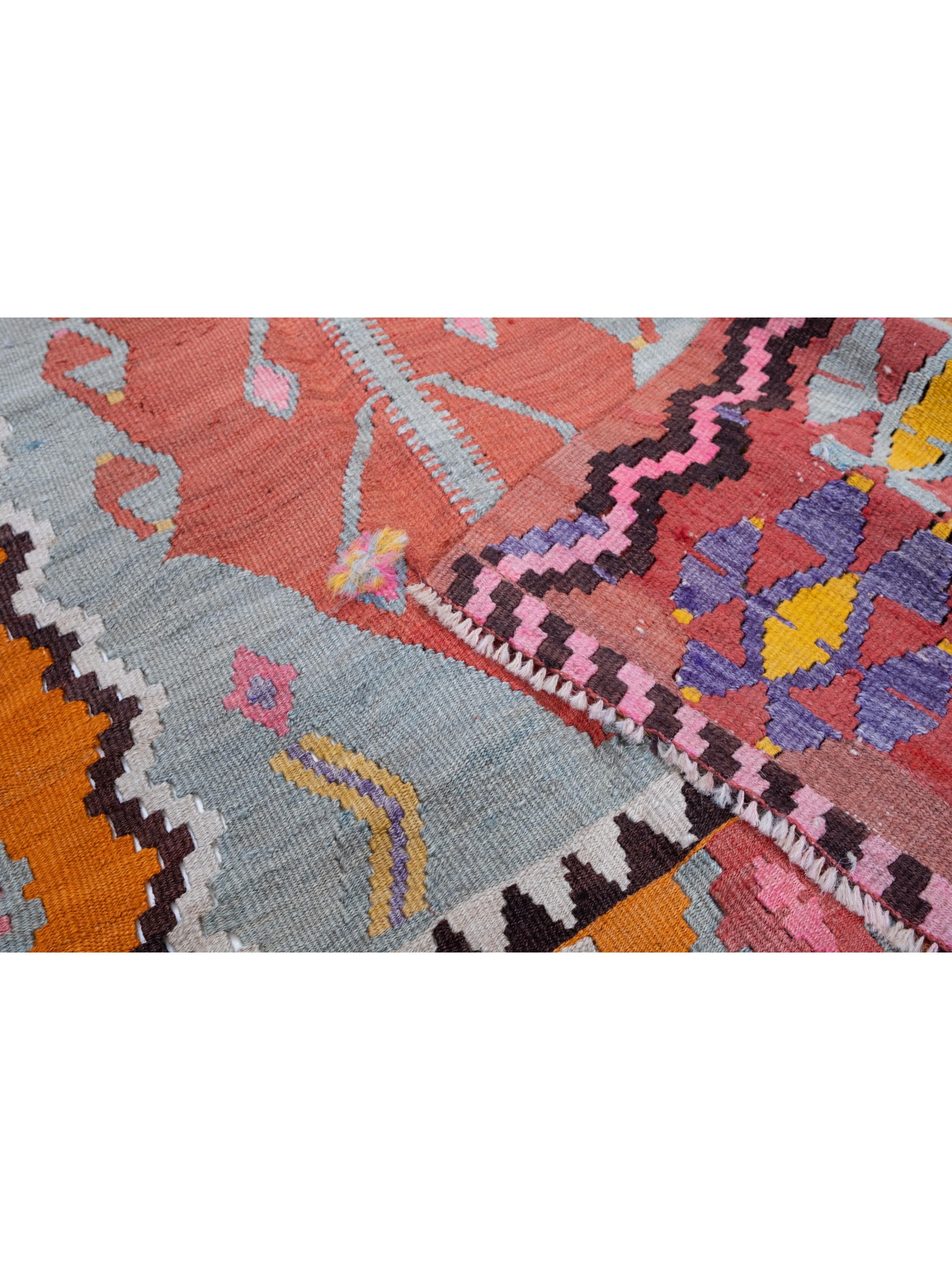 Tessuto a mano Tappeto Ordu Kilim d'epoca dell'Anatolia settentrionale tradizionale turco in lana Mihrab in vendita