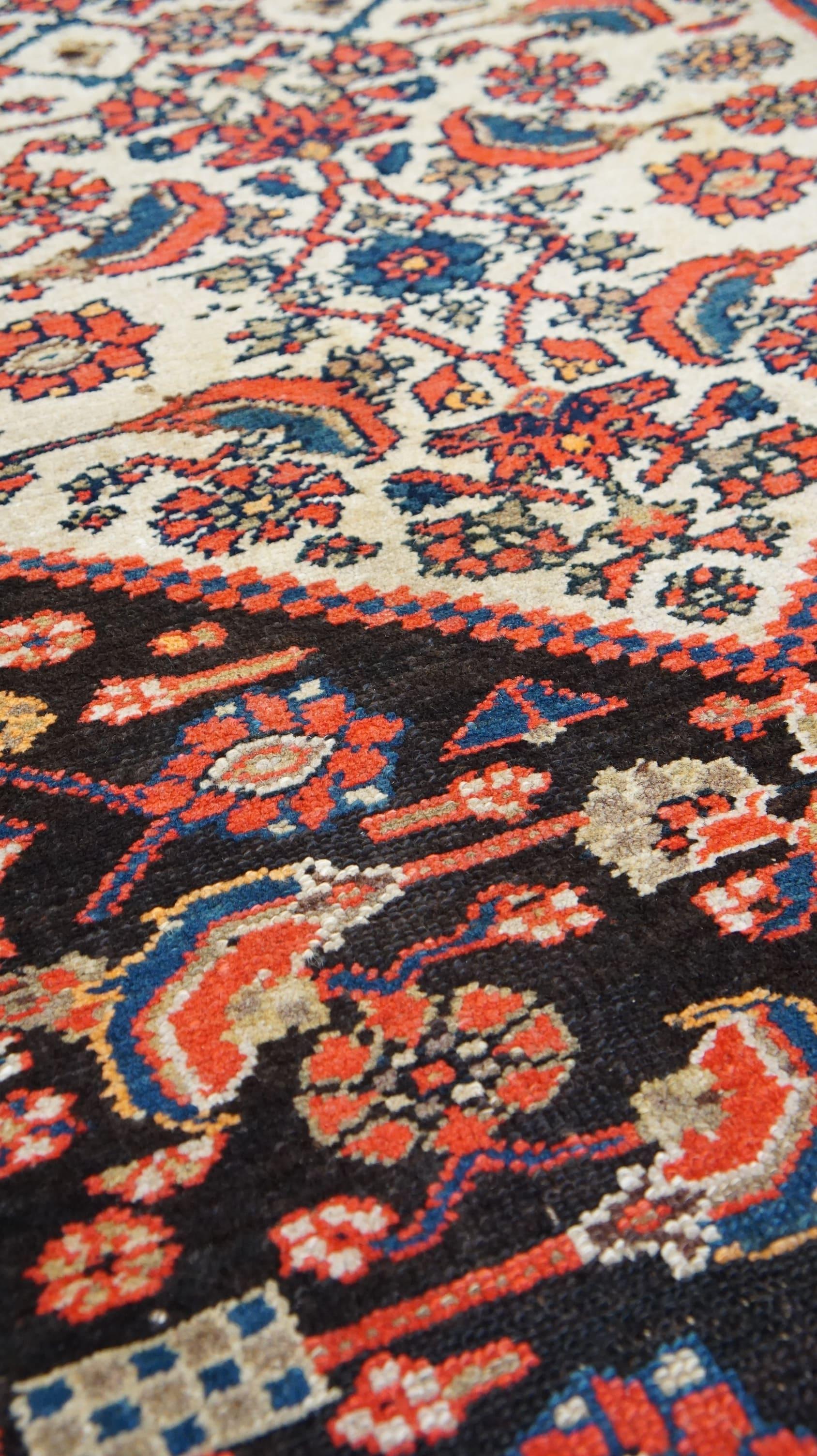 20th Century Vintage rug hand-knotted and in oriental style with beautiful colors 228x114 cm For Sale