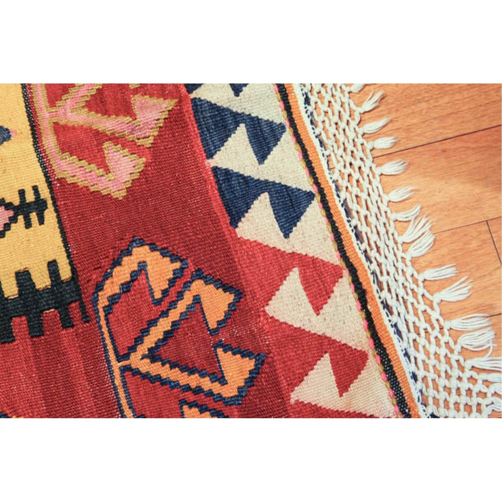 Türkischer Vintage-Teppich aus altem Sivas-Kelim im Zentral Anatolischen Mihrab-Stil im Zustand „Gut“ im Angebot in Tokyo, JP