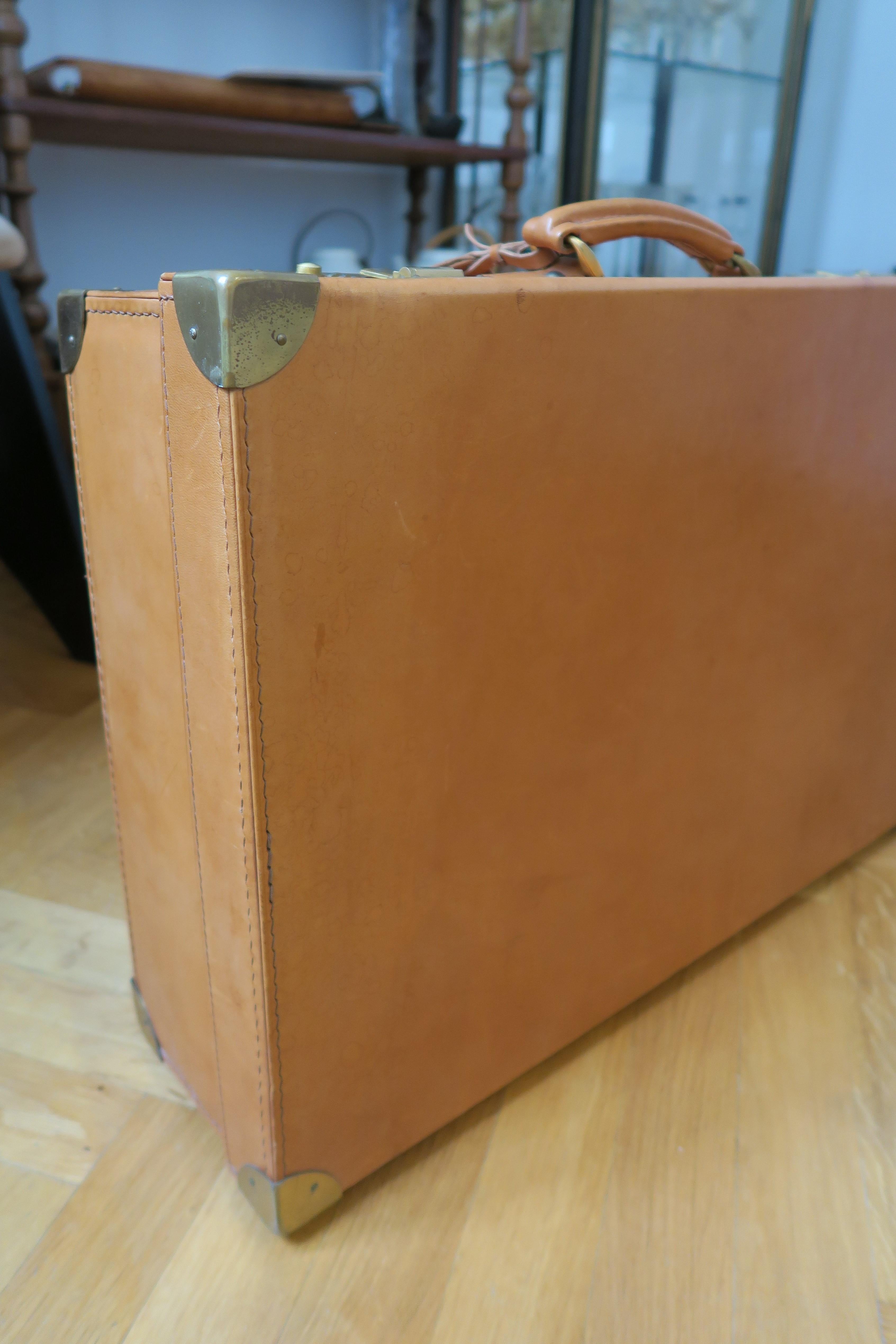 Vintage Old Timer-Koffer aus Rindsleder mit Kombinationsschloss (Messing) im Angebot