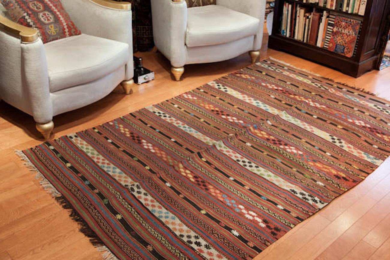 Tintura vegetale Vintage Old Western Anatolian Kilim Rug & Kilim Tappeto turco naturale a strisce orizzontali in vendita
