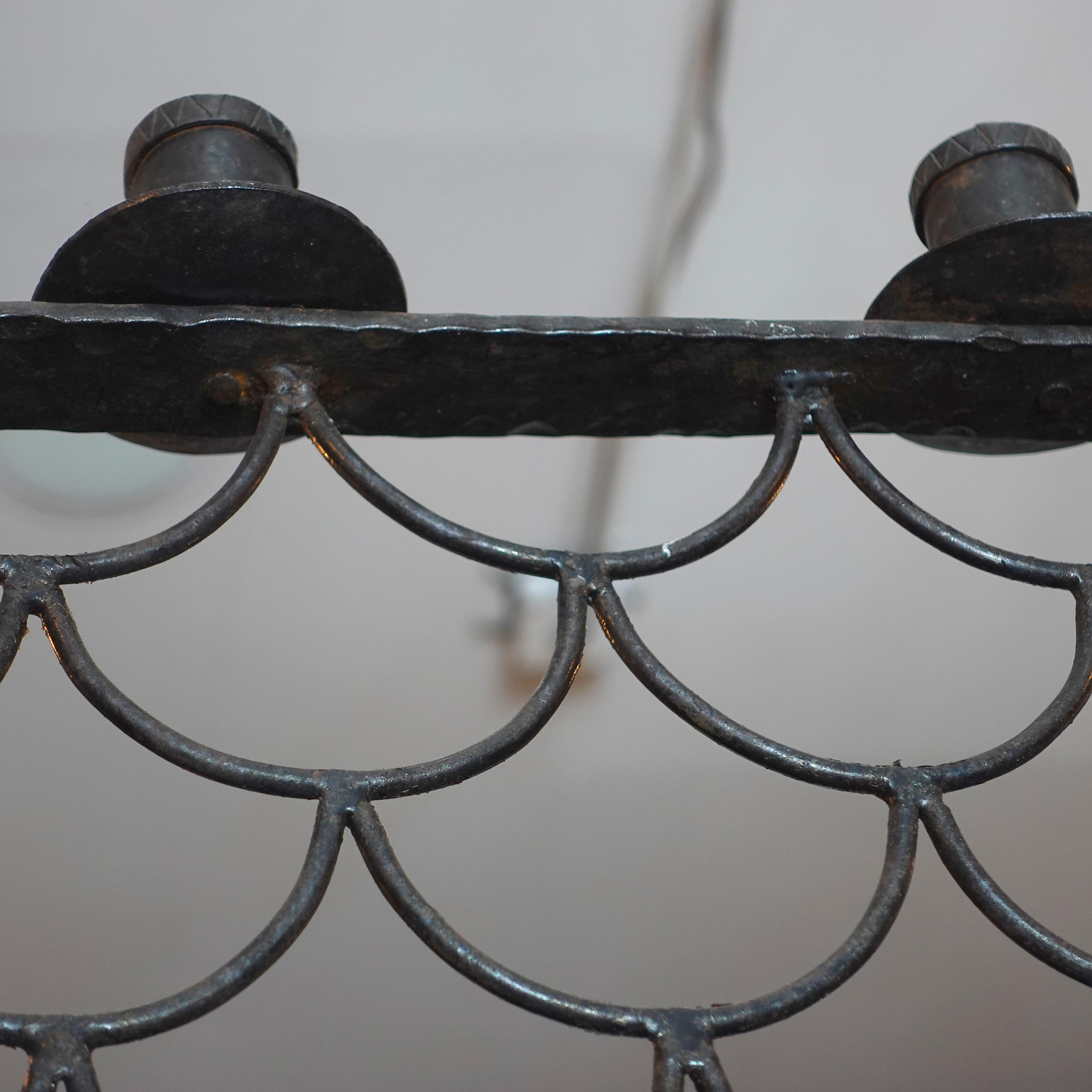 Araña de hierro forjado provincial francesa de 17 luces de estilo vintage del viejo mundo en Bueno estado para la venta en Leesburg, VA