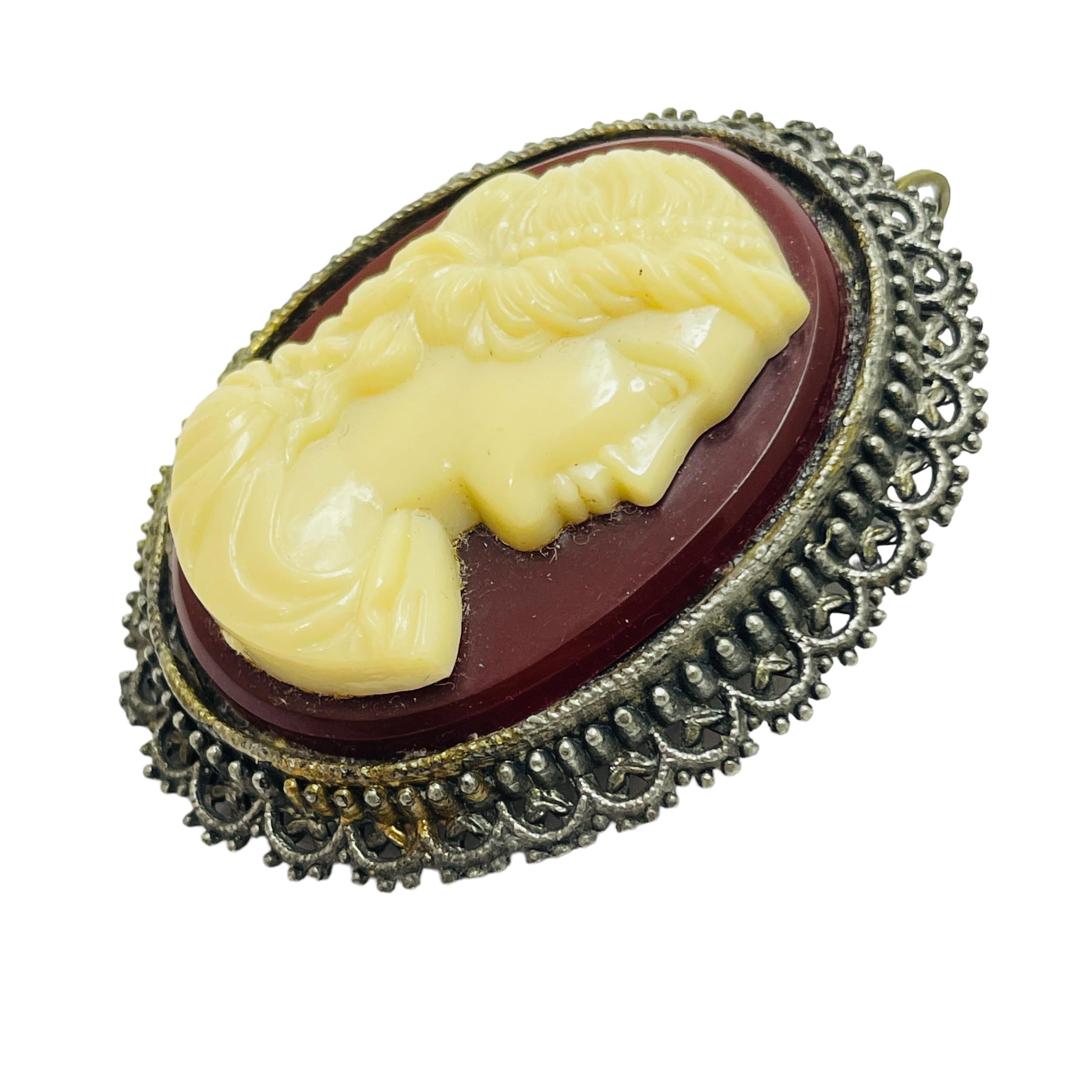 Women's or Men's Vintage older cameo brooch pendant For Sale
