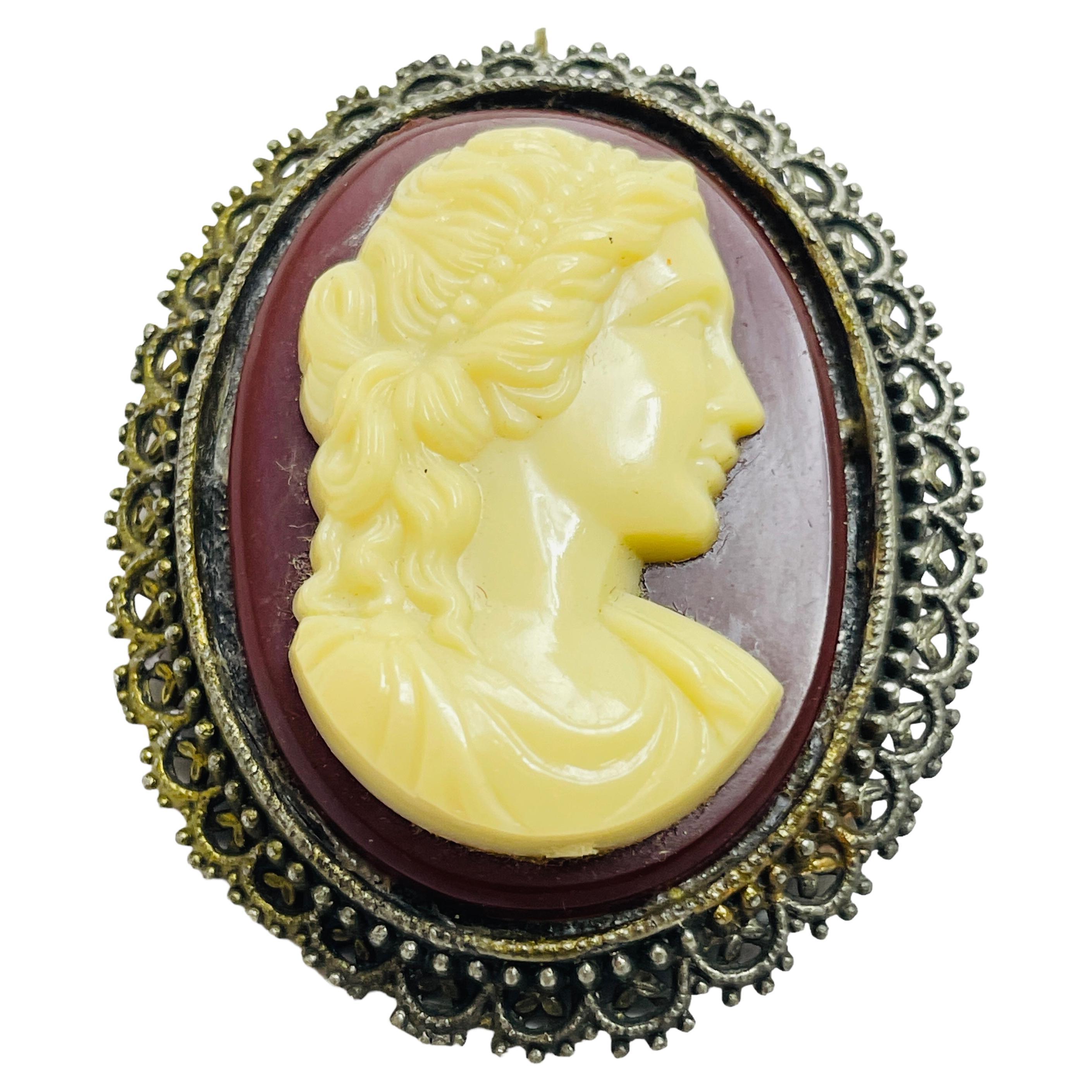 Vintage older cameo brooch pendant