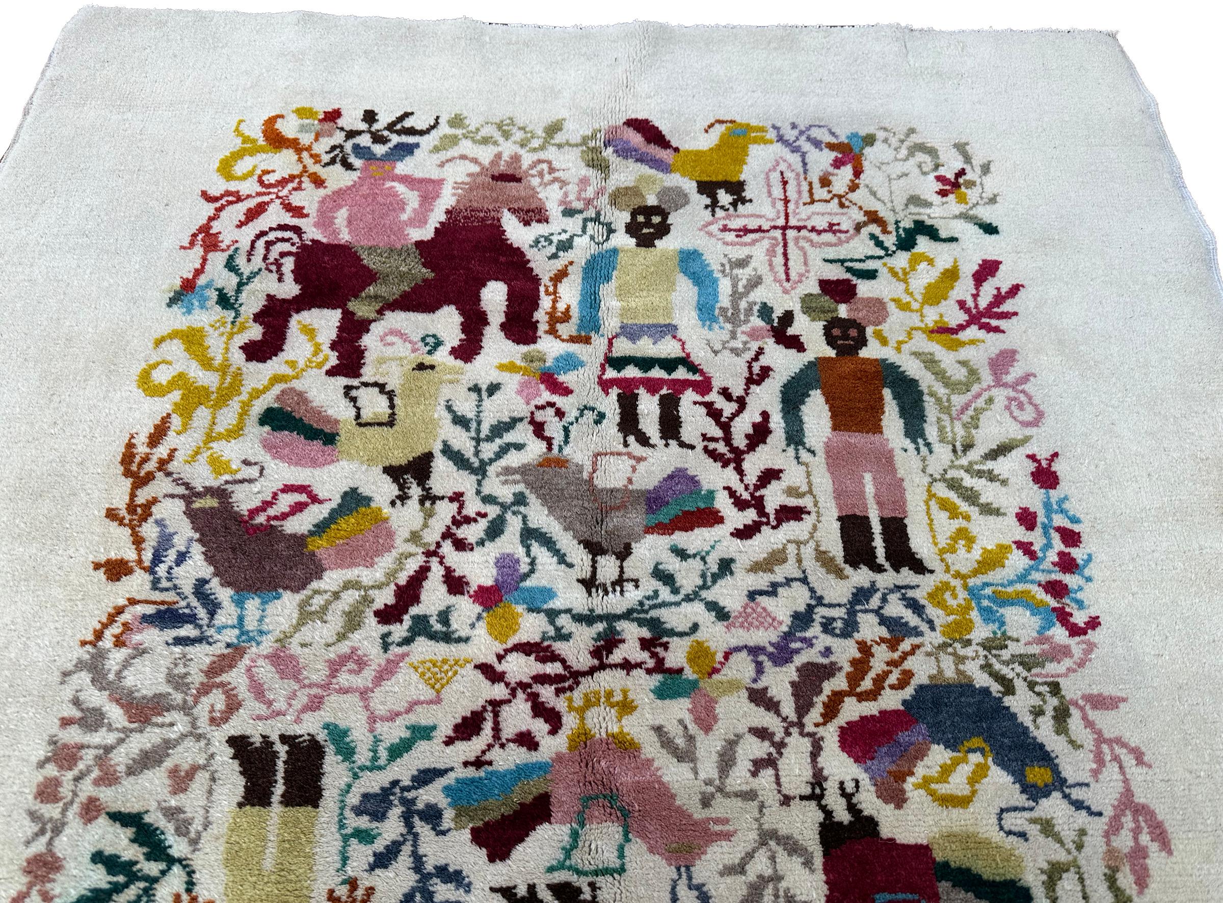 Vintage Olga Fisch Folk Art Ecuadorian Rug 125cmx145cm Tapestry 4x5 Beige c.1955 (Handgewebt) im Angebot