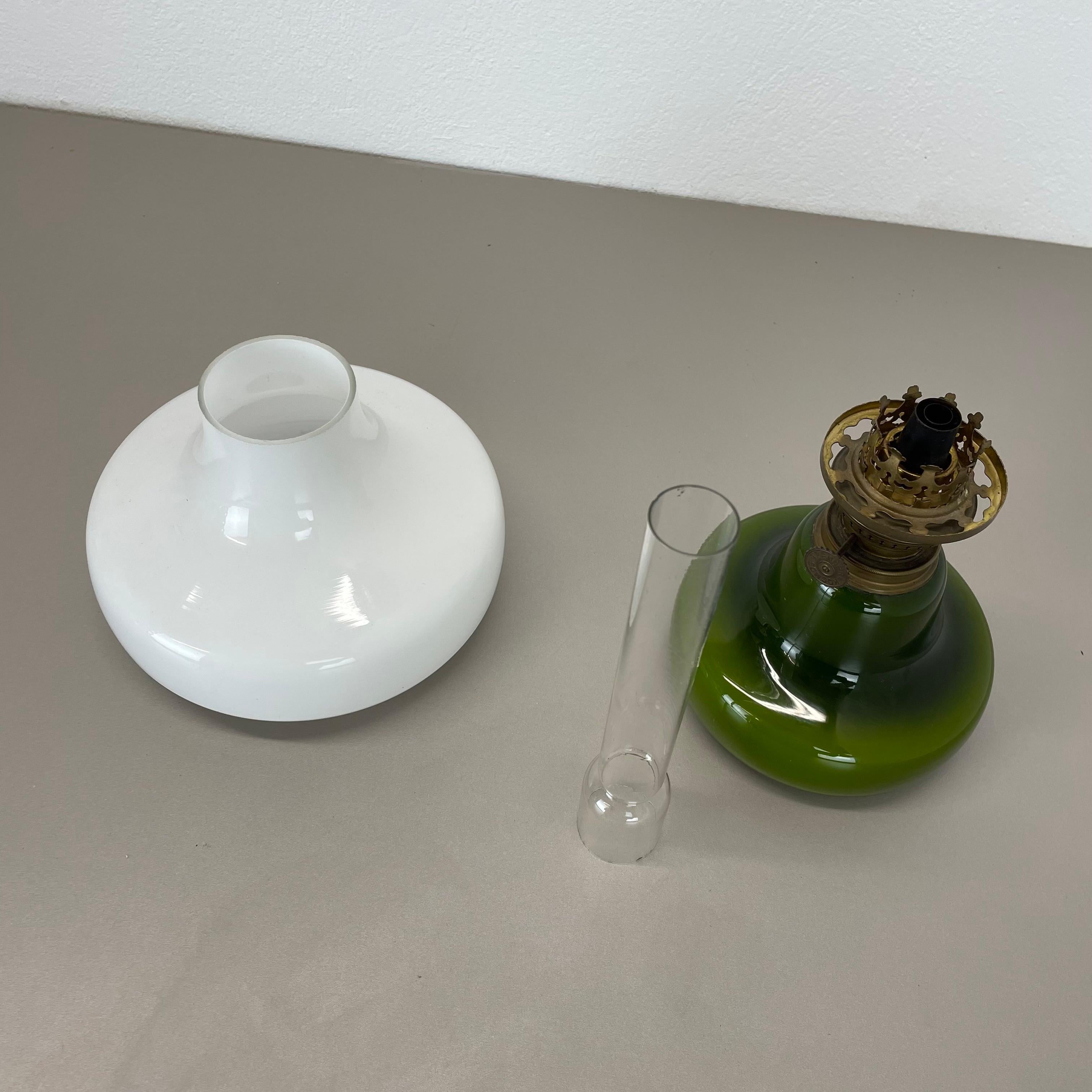 Danois Lampe de table à huile vintage 
