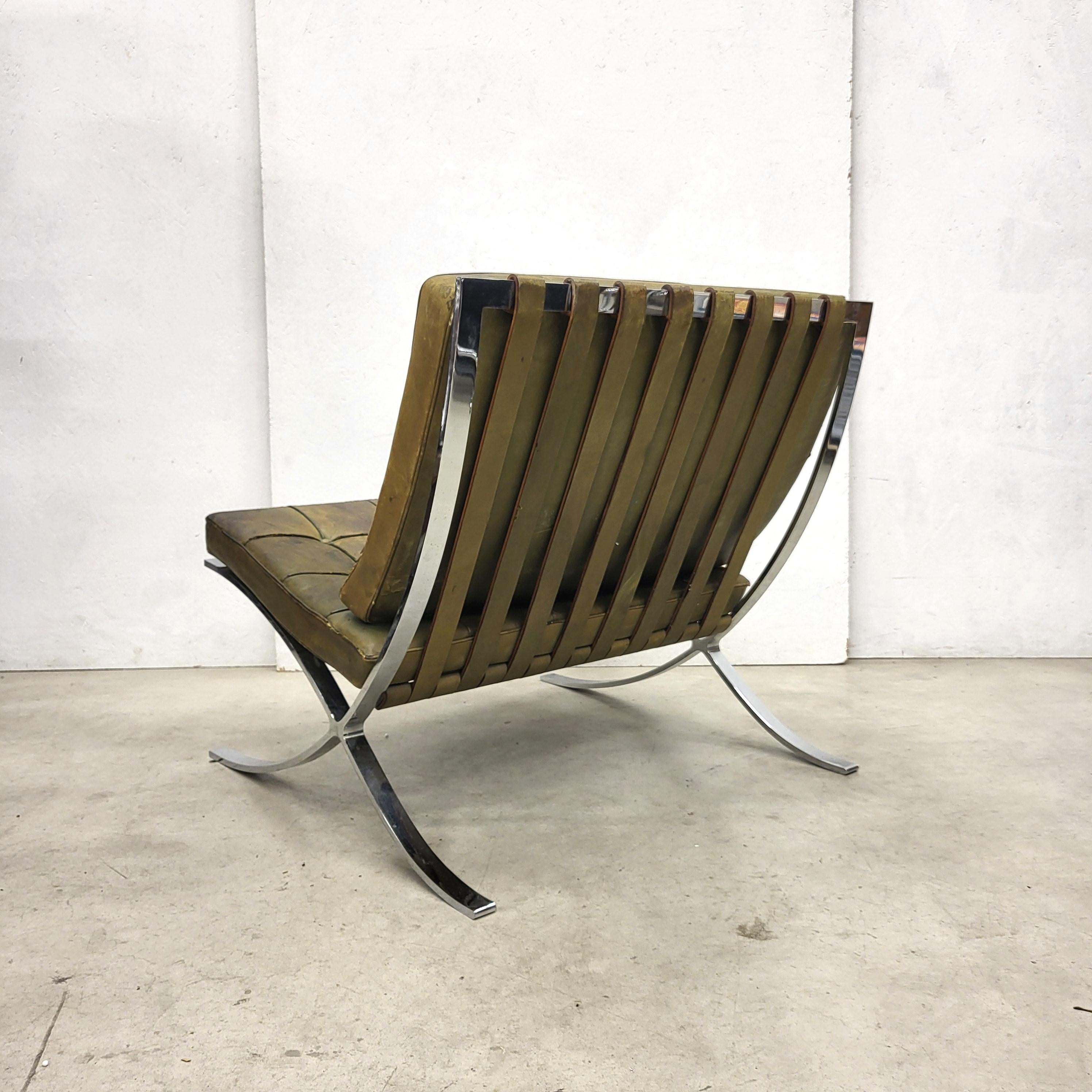 Olivgrüner Barcelona-Stuhl von Mies van der Rohe Knoll, 1970er Jahre (Bauhaus)