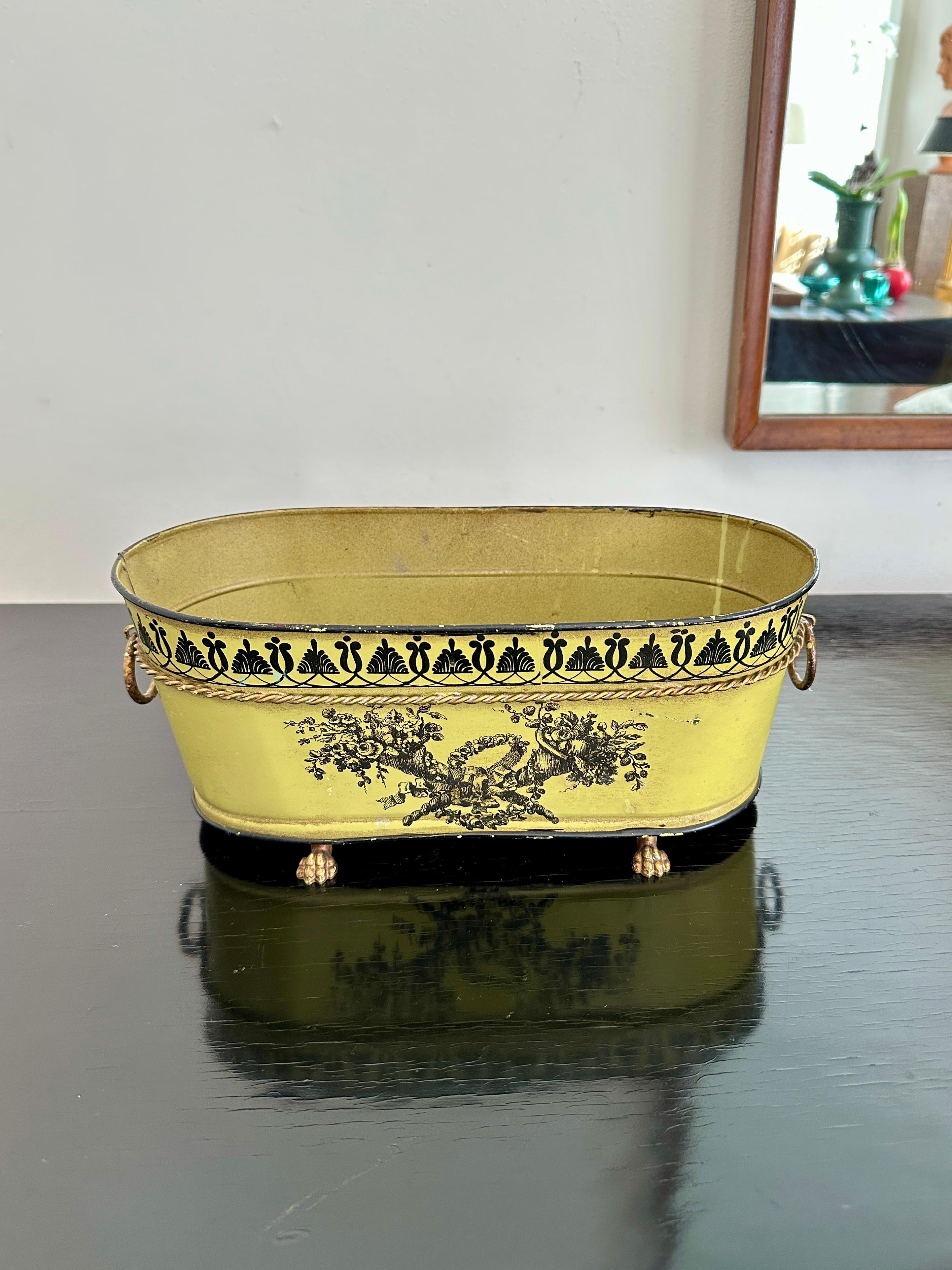 Neoclassico Vaso di cache neoclassico di Greene & Greene d'epoca, Made In Italy in vendita