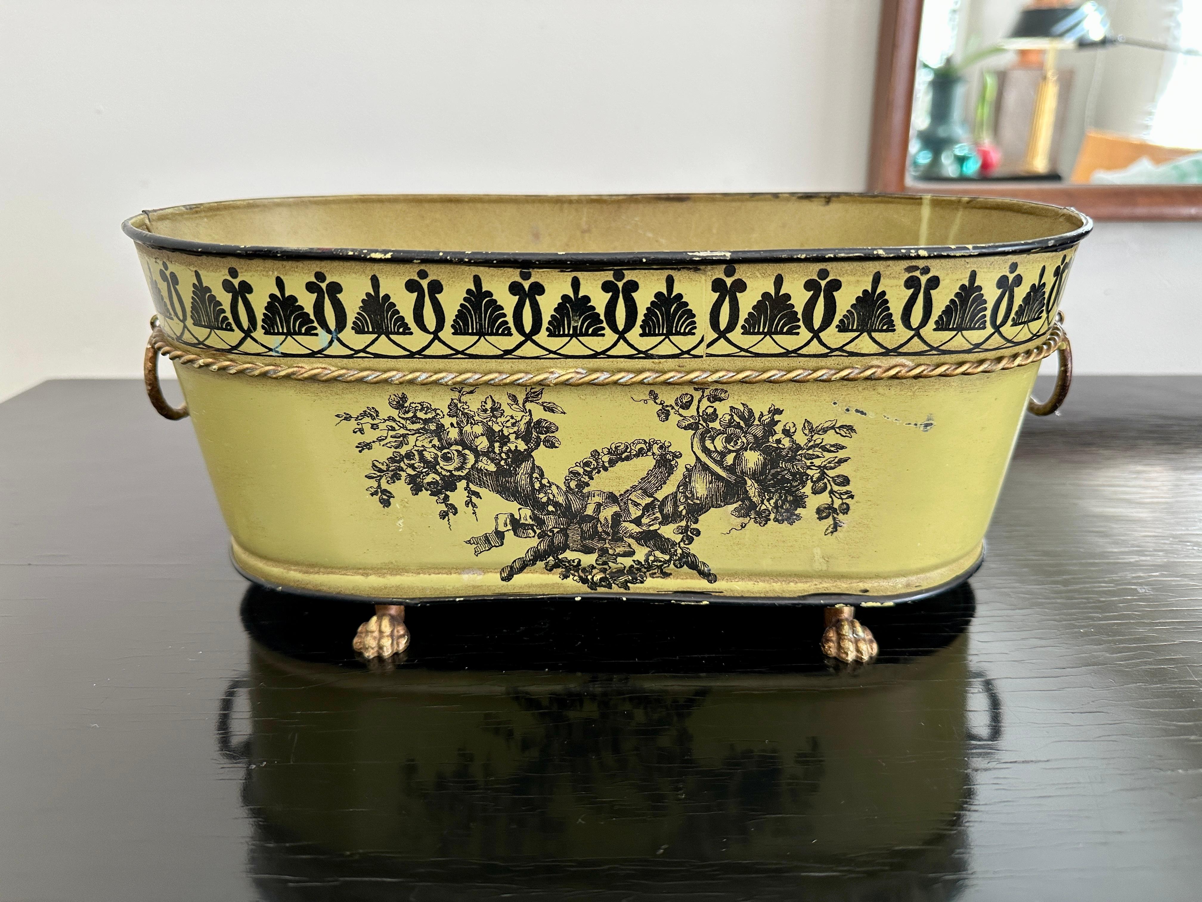 Italiano Vaso di cache neoclassico di Greene & Greene d'epoca, Made In Italy in vendita