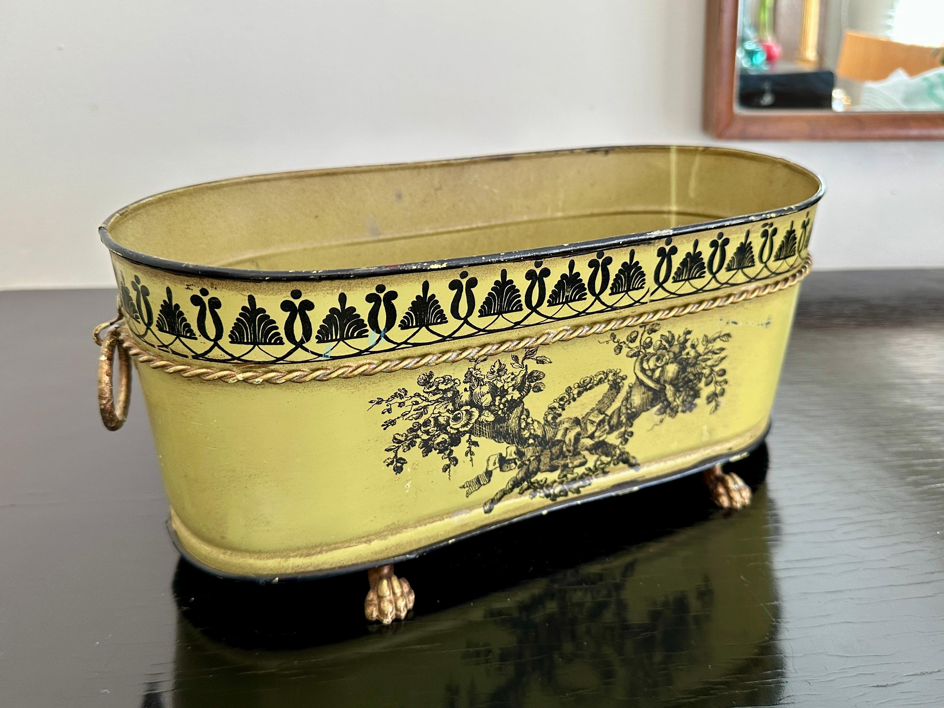 Stagno Vaso di cache neoclassico di Greene & Greene d'epoca, Made In Italy in vendita