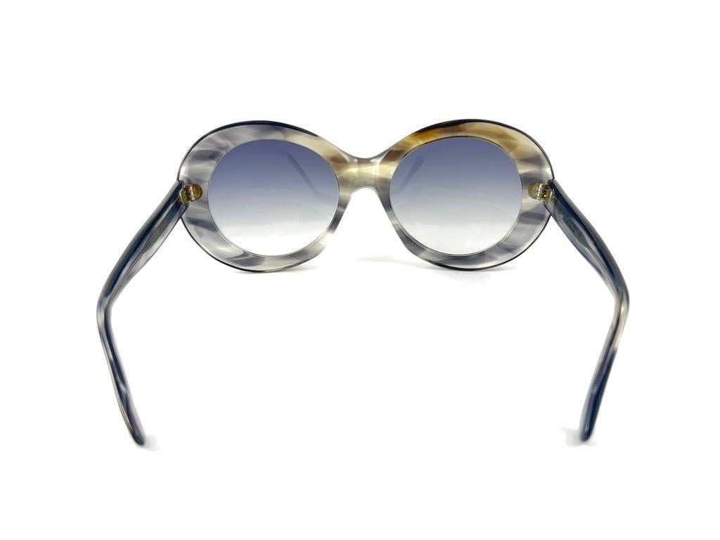 Vintage Oliver Goldschmiede „ Amy“ Übergroße graue Vintage-Sonnenbrille, hergestellt in England Damen im Angebot
