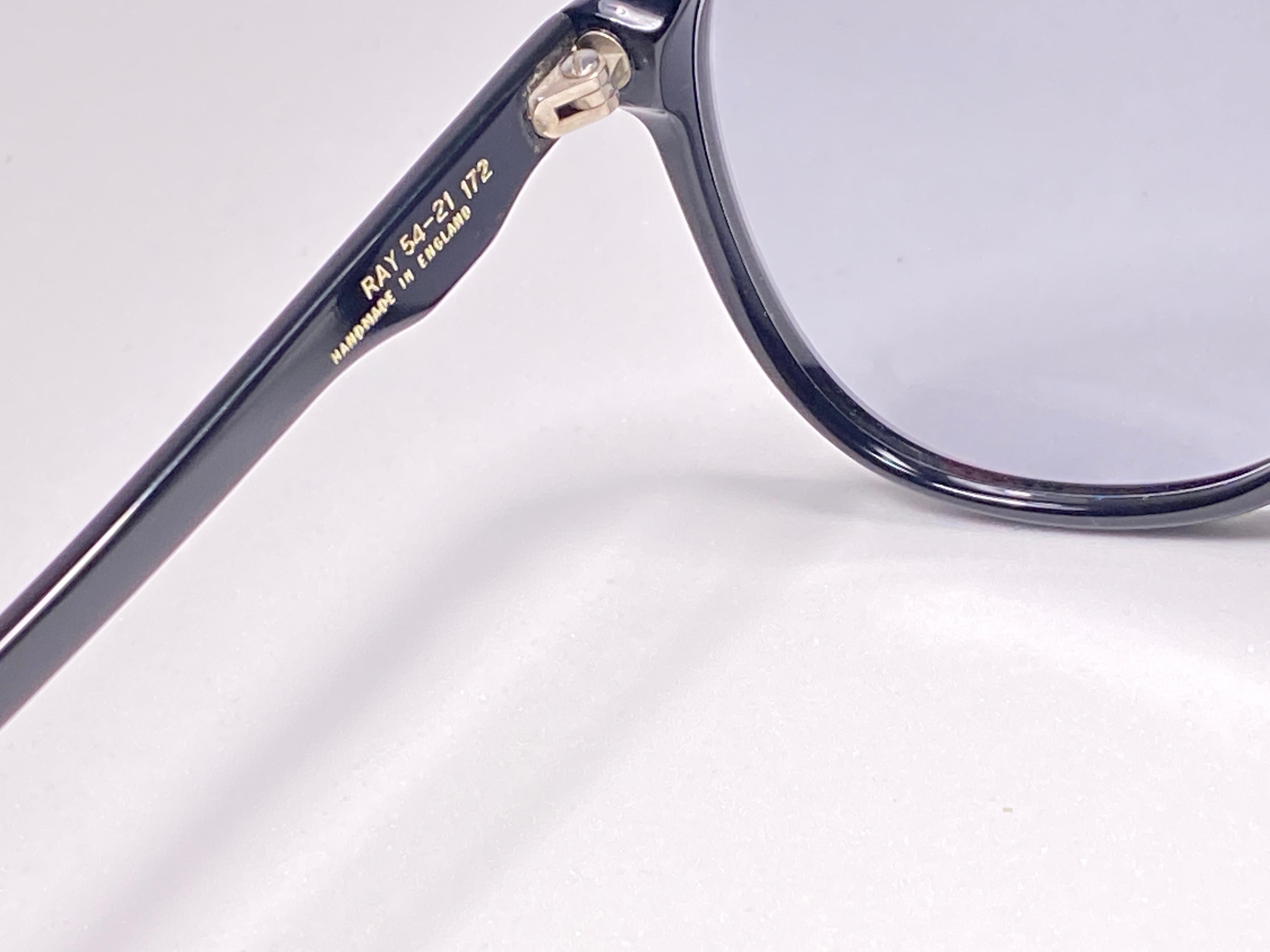 Oliver Goldsmith - Lunettes de soleil vintage surdimensionnées Ray 5721 noires, fabriquées en Angleterre en vente 1