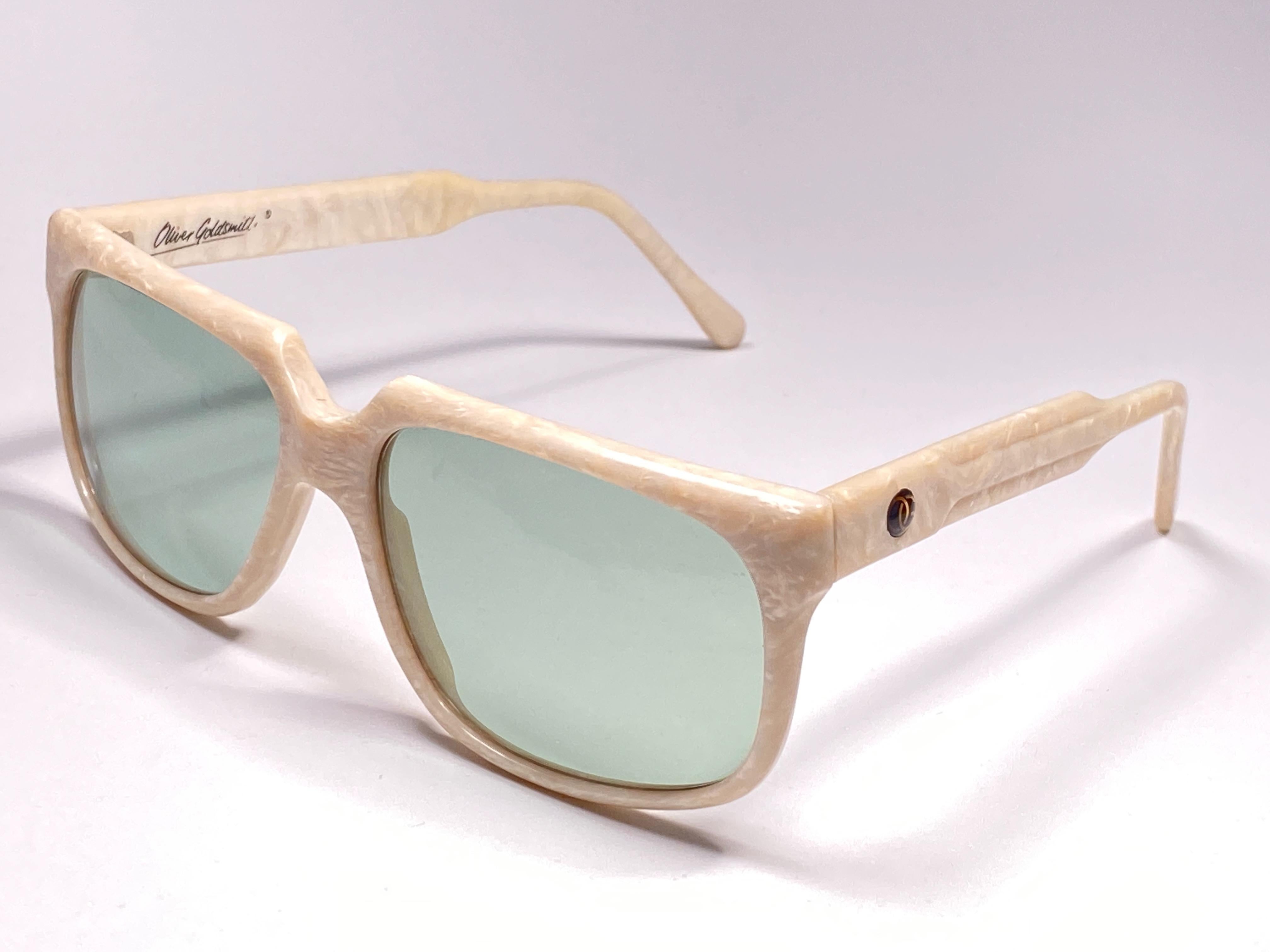 Vintage Oliver Goldsmith „“ Konferenz „“ Weißer Rahmen 1970 England Sonnenbrille Damen im Angebot