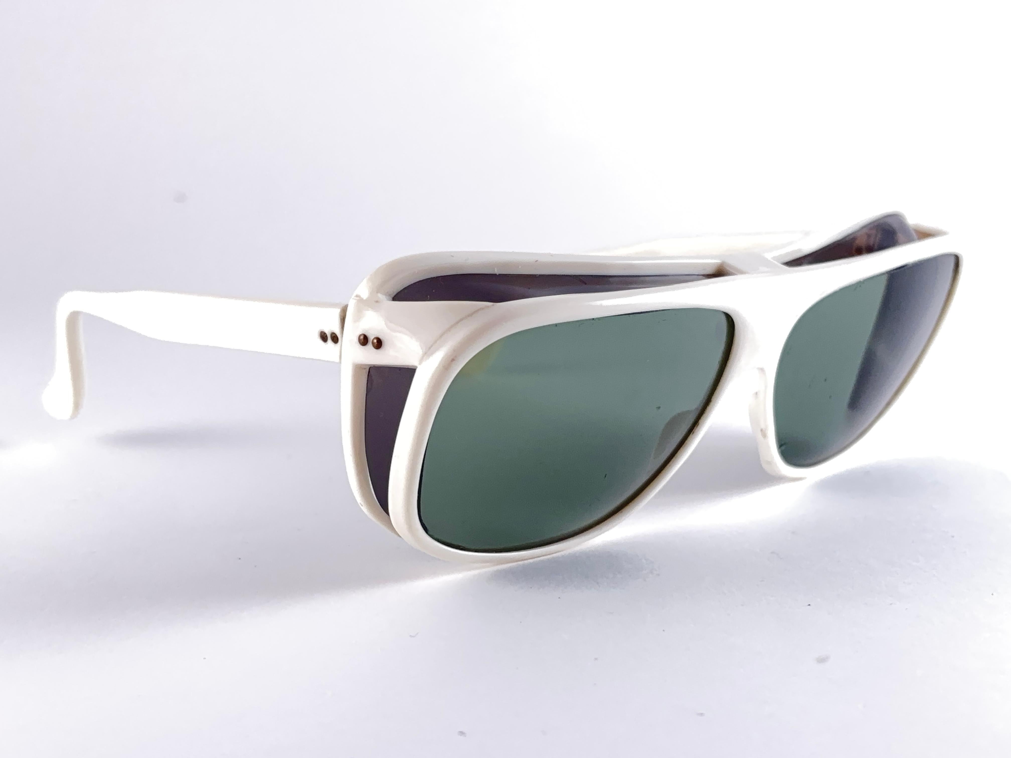 Vintage Oliver Goldsmith Cut Outs Übergröße  Sonnenbrille, hergestellt in England (Grau) im Angebot