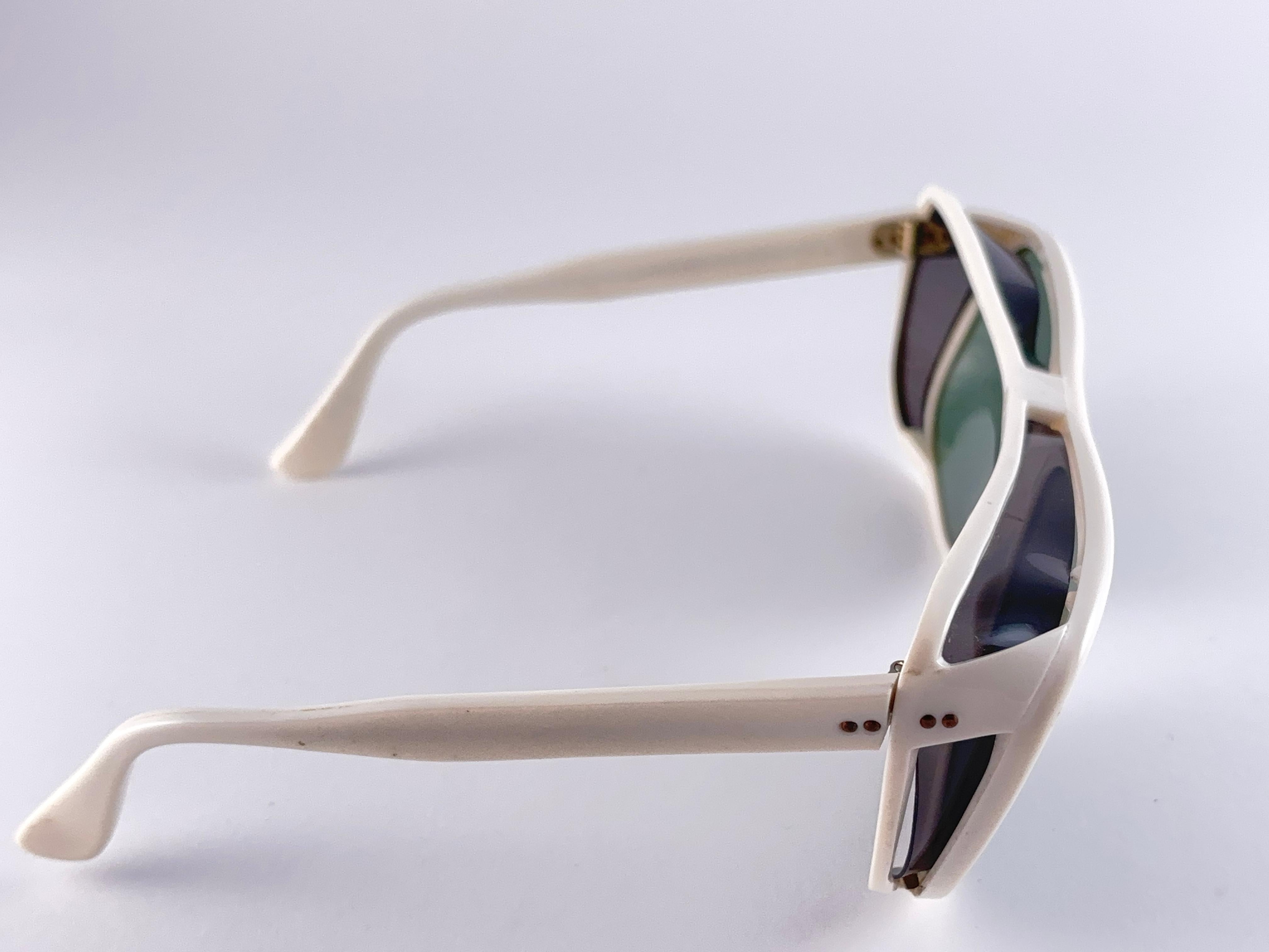 Vintage Oliver Goldsmith Cut Outs Übergröße  Sonnenbrille, hergestellt in England im Angebot 2
