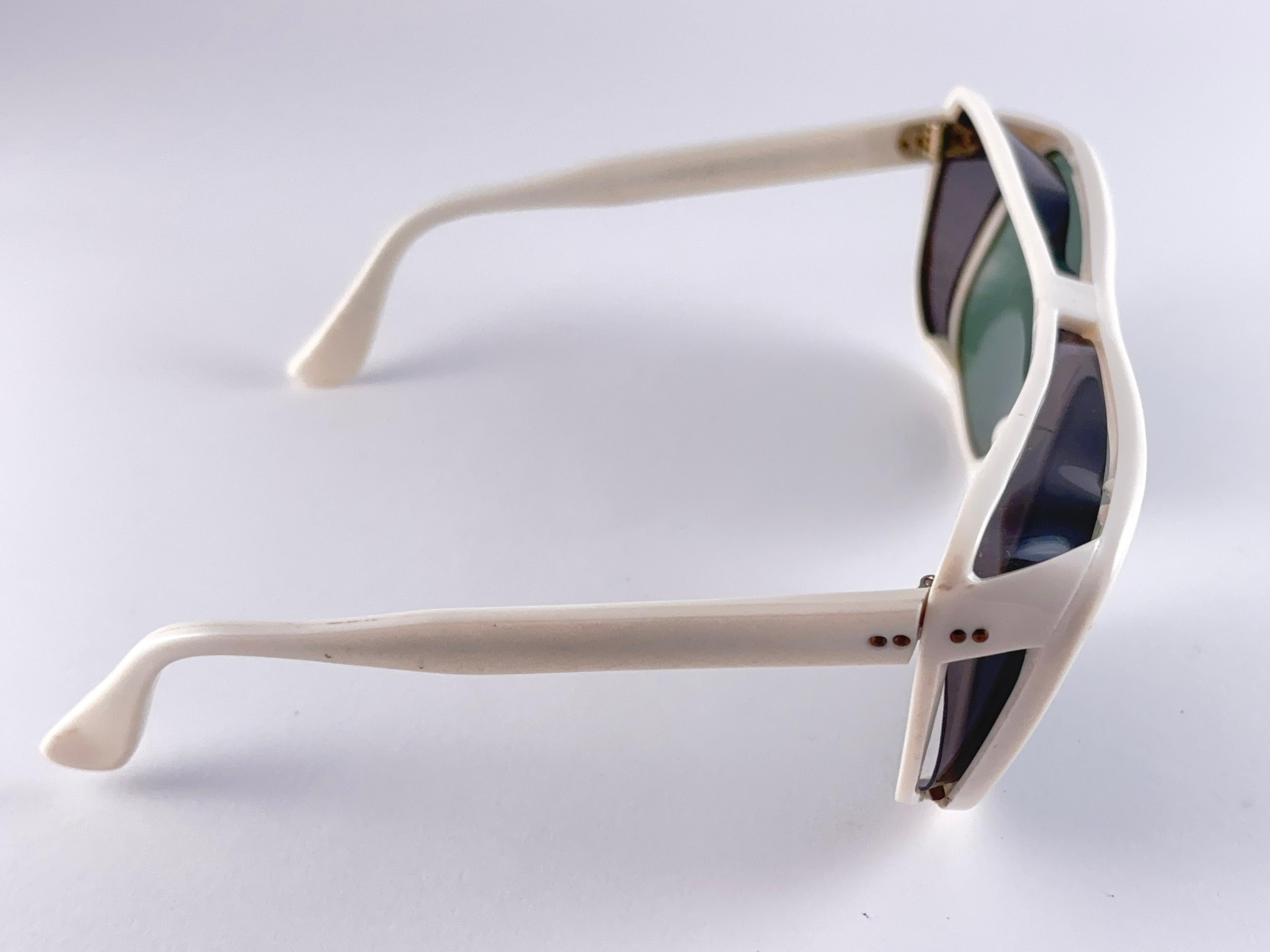 Vintage Oliver Goldsmith Cut Outs Übergröße  Sonnenbrille, hergestellt in England im Angebot 3
