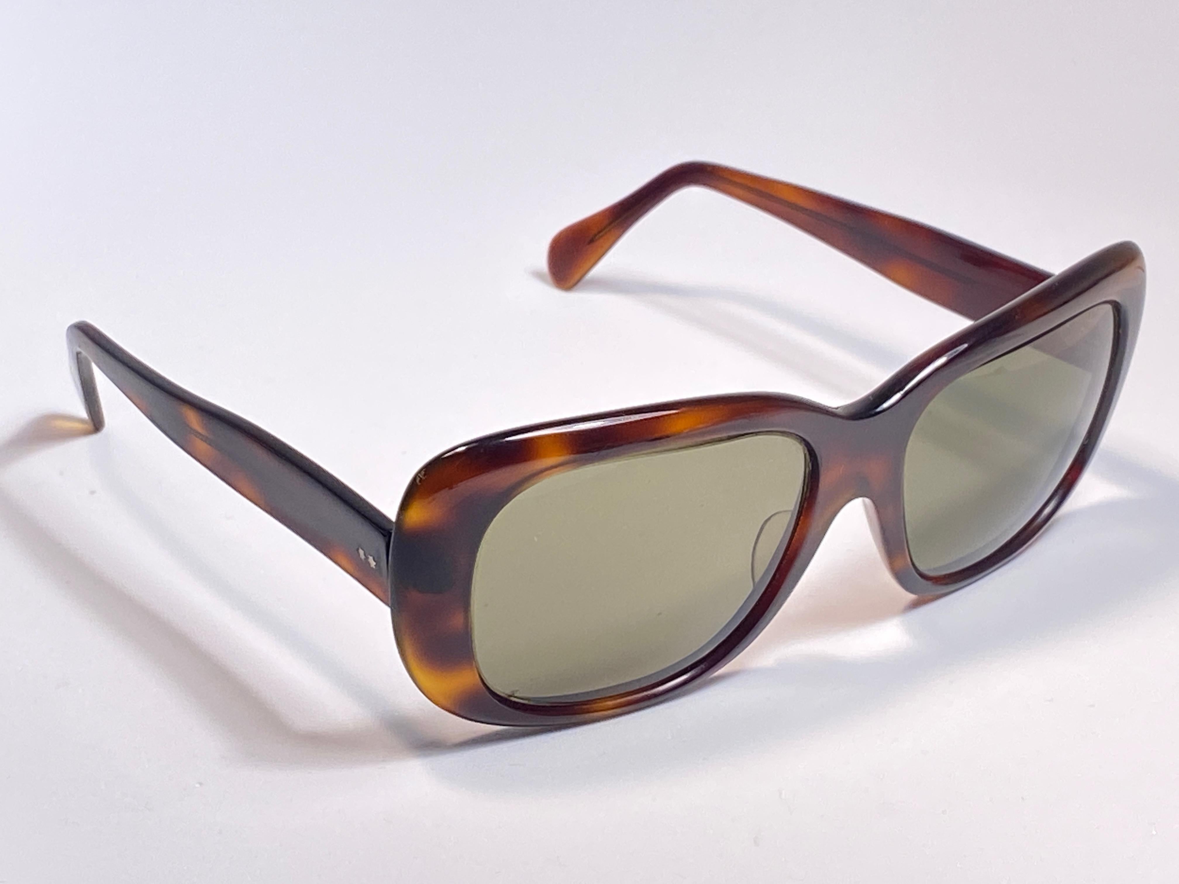 Oliver Goldsmith - Lunettes de soleil vintage surdimensionnées en écaille de tortue foncée, fabriquées en Angleterre, 1970 Excellent état - En vente à Baleares, Baleares