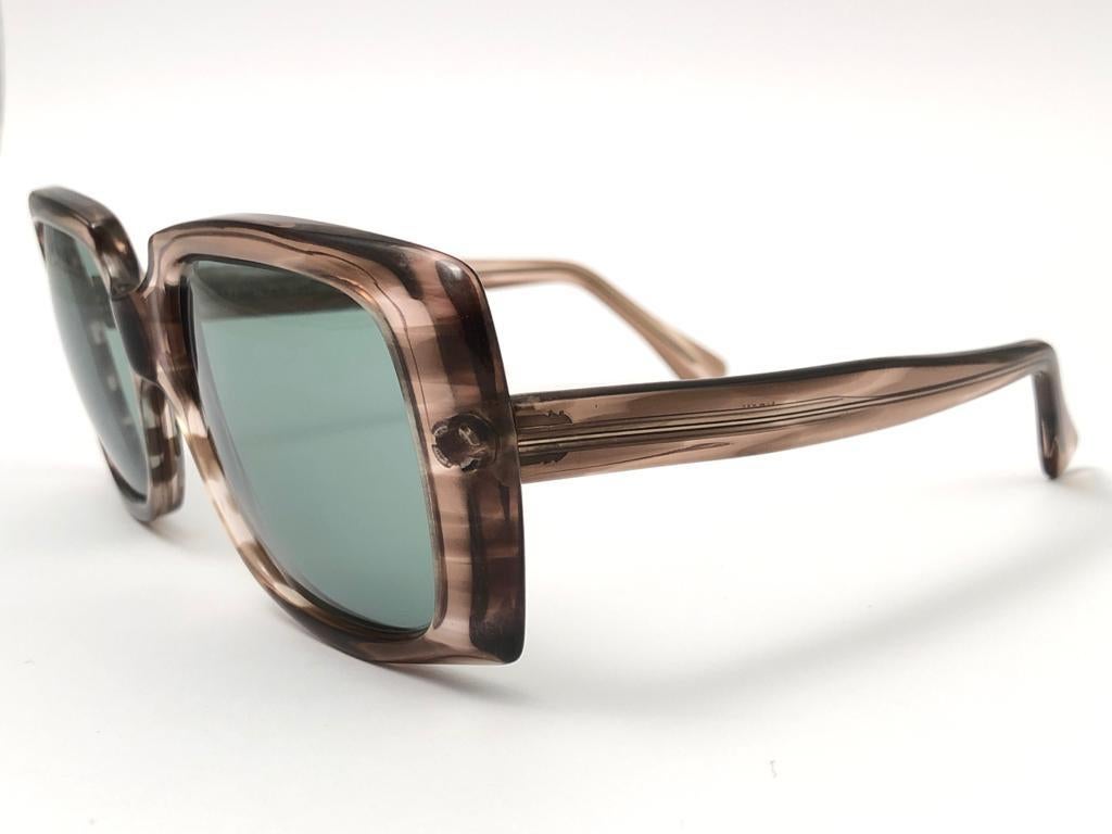 Gray Vintage Oliver Goldsmith 